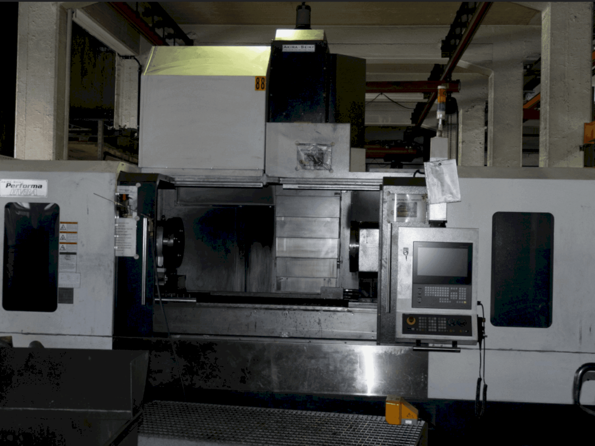 Вид станка Akira Seiki Performa HV 8A спереди