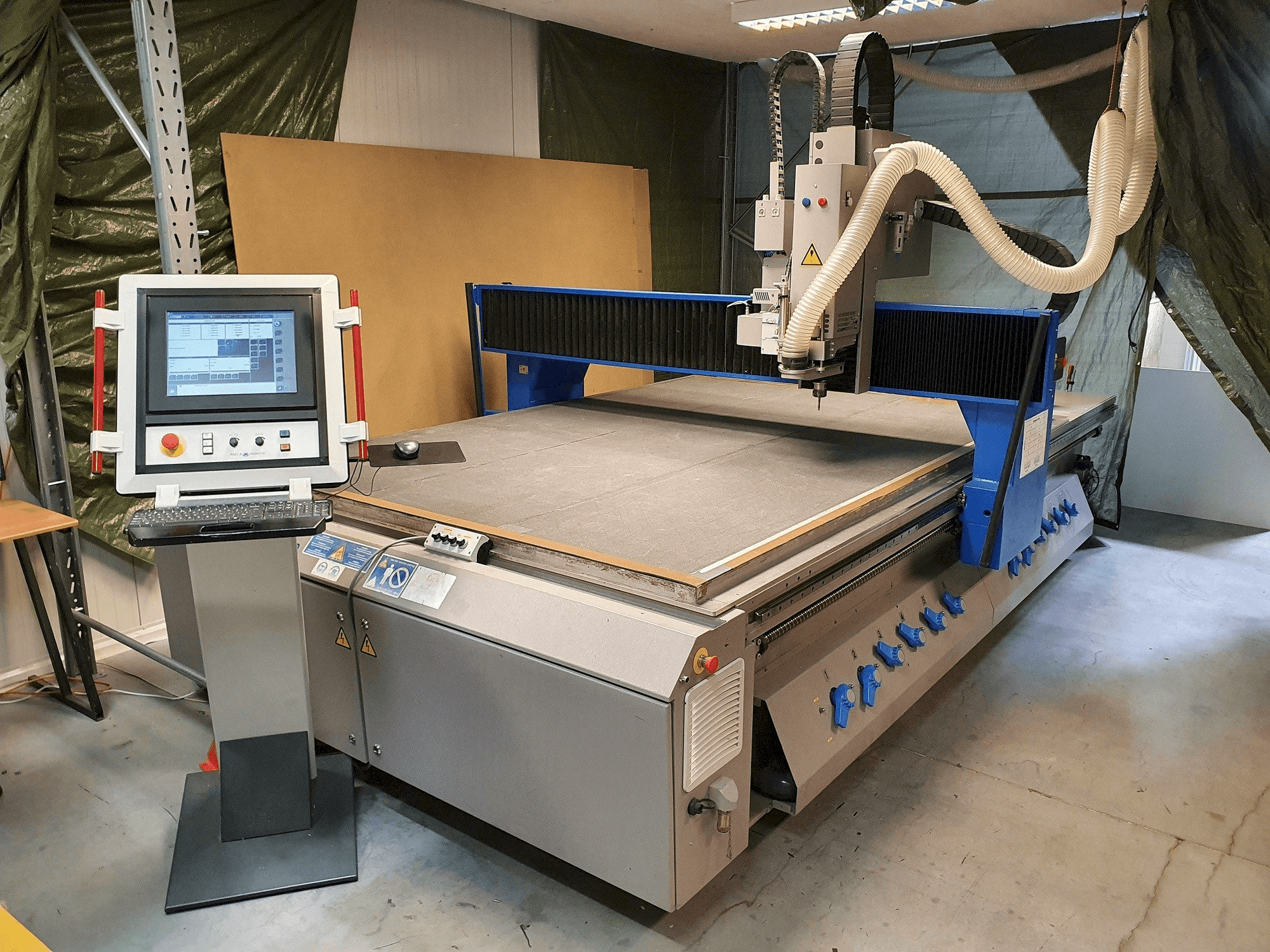 Вид станка MECANUMERIC Mecapro PRO 3020 спереди
