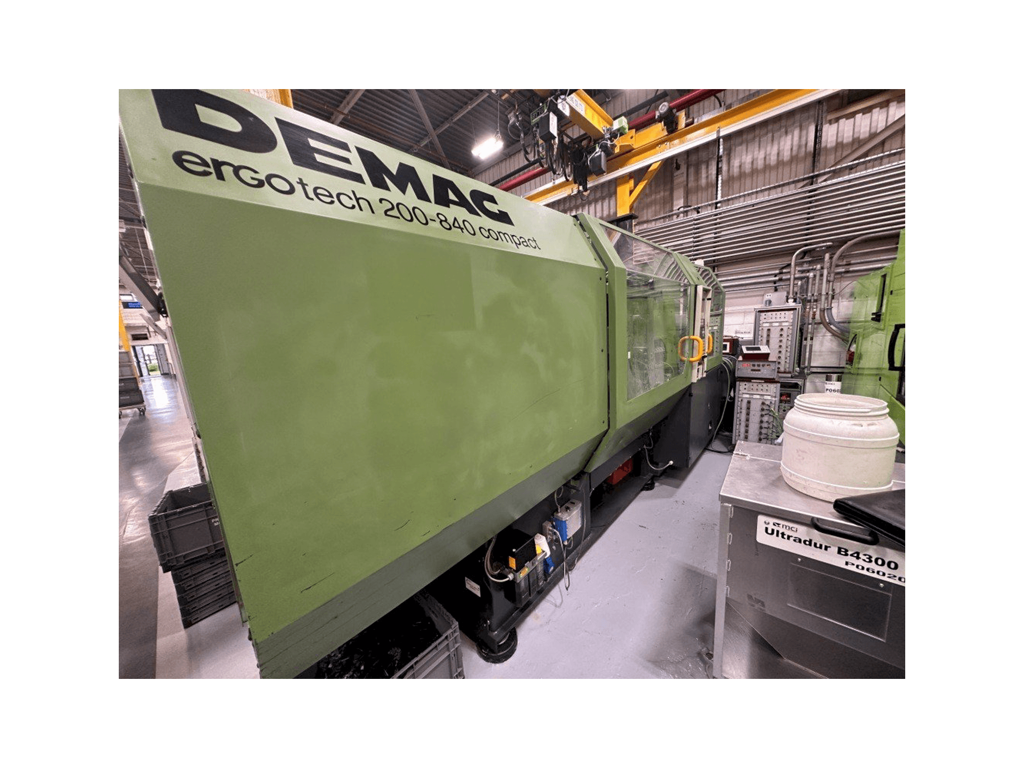 Вид станка с DEMAG Ergotech 200-840 Compact правой стороны