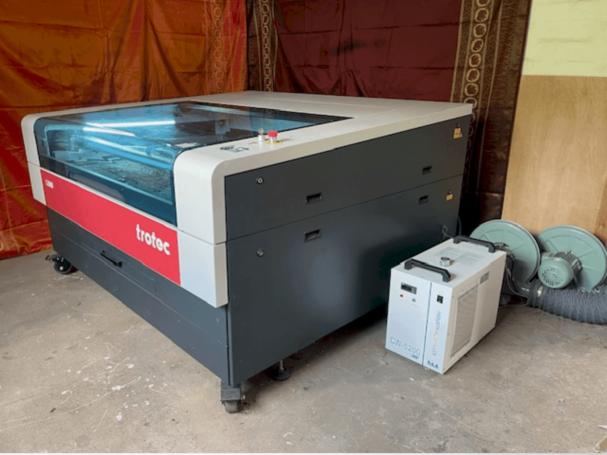 Вид станка Trotec Q500 спереди