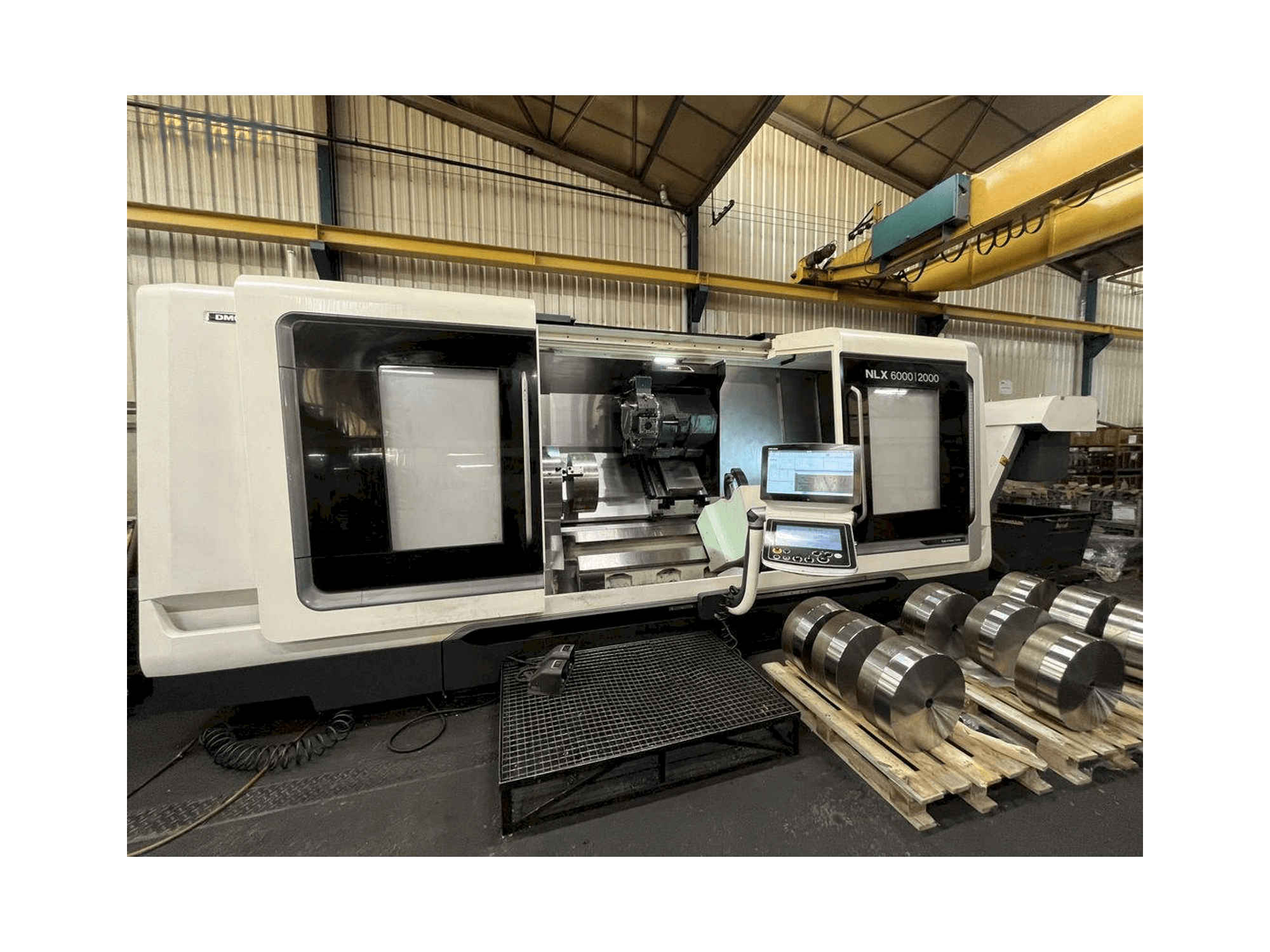 Вид станка с DMG MORI NLX 6000 | 2000 правой стороны