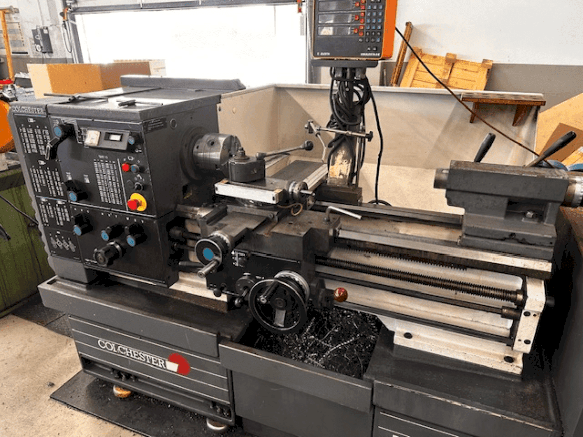 Вид станка Colchester Master 3250 спереди