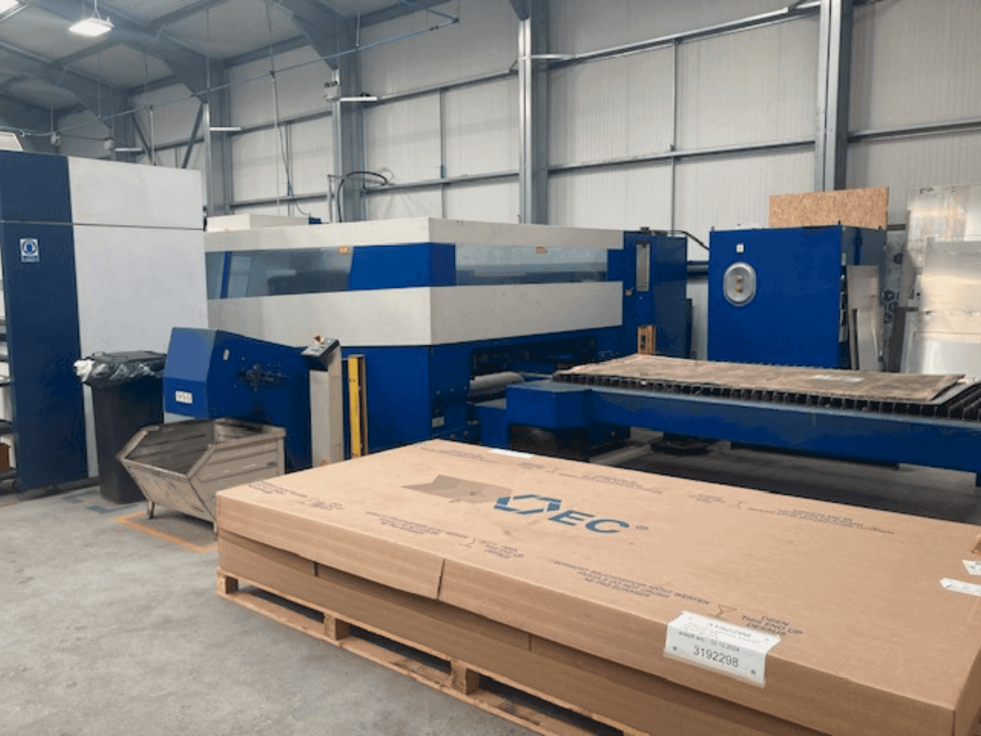 Вид станка TRUMPF Trulaser 5030 спереди