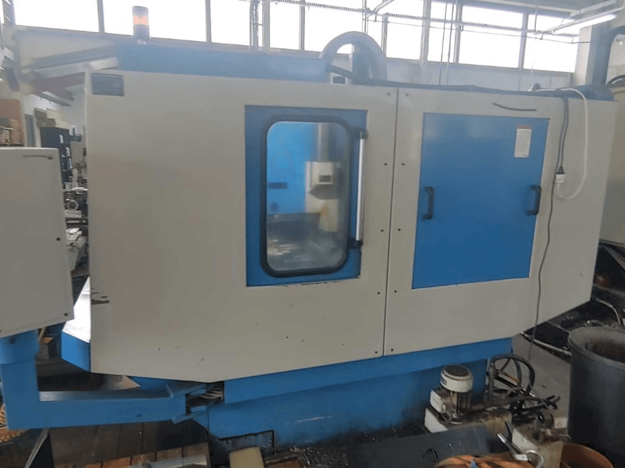 Вид станка KONDIA CM-60 спереди