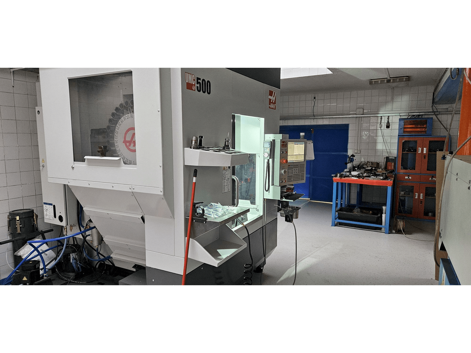 Вид станка HAAS UMC-500 спереди