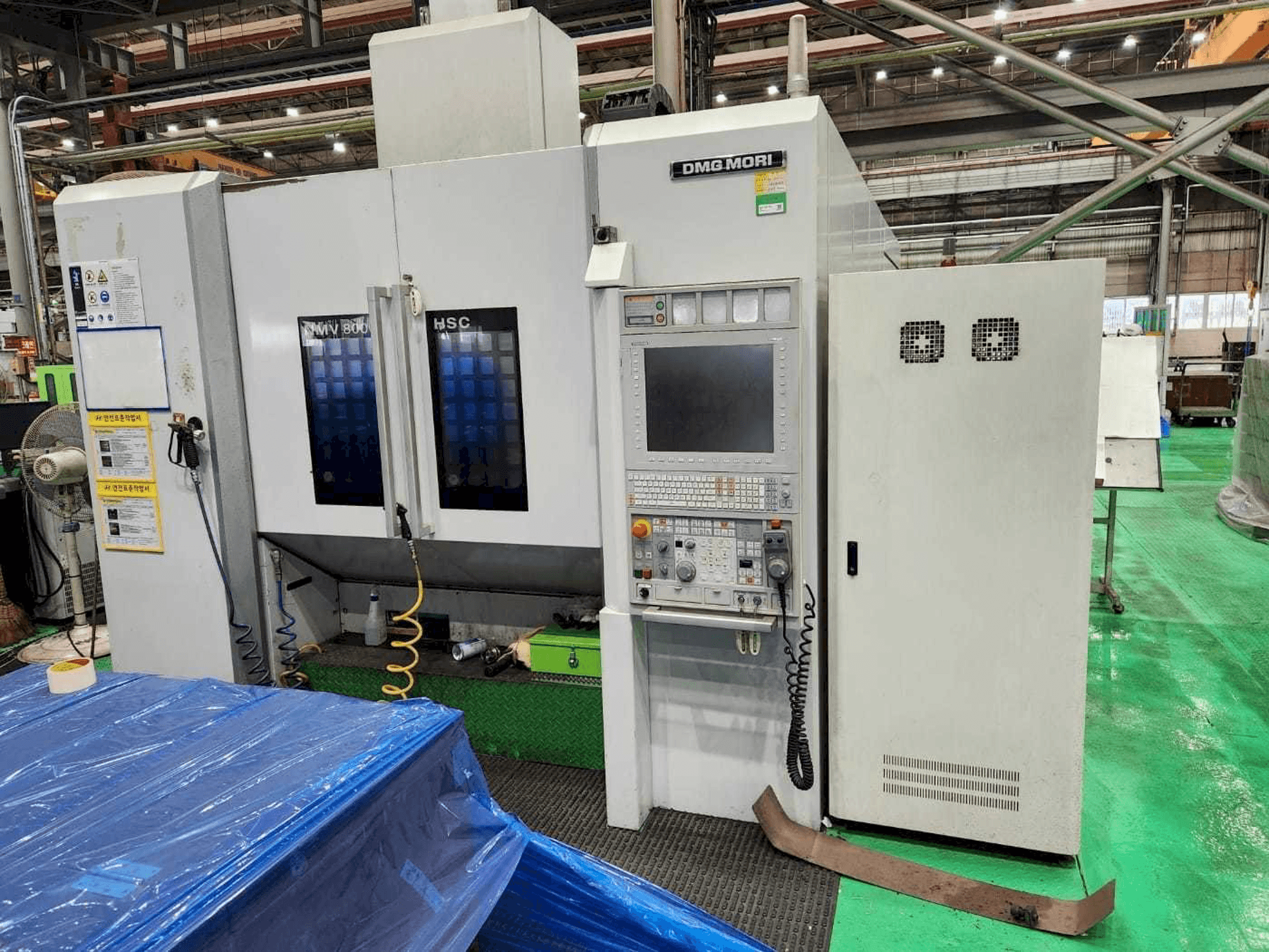 Вид станка DMG MORI NMV 8000 DCG / 40 спереди