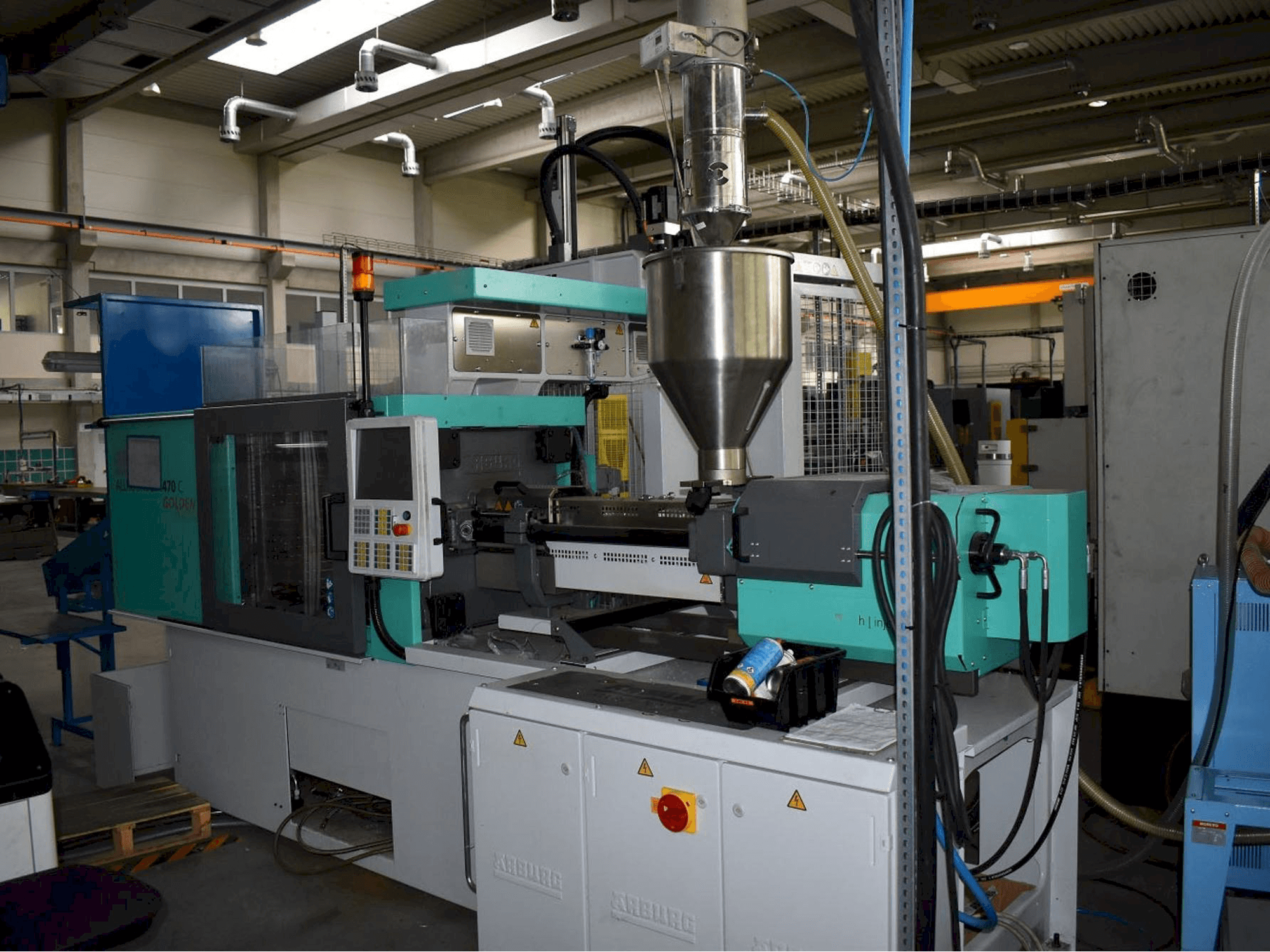 Вид станка Arburg ALLROUNDER 470 C 1500 - 400 спереди