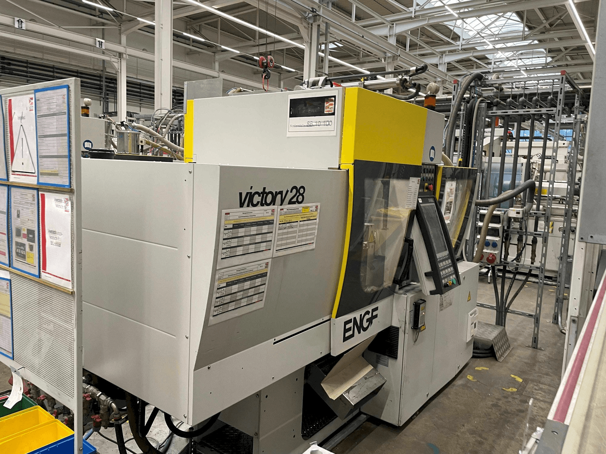 Вид станка Engel Victory 200/28 спереди