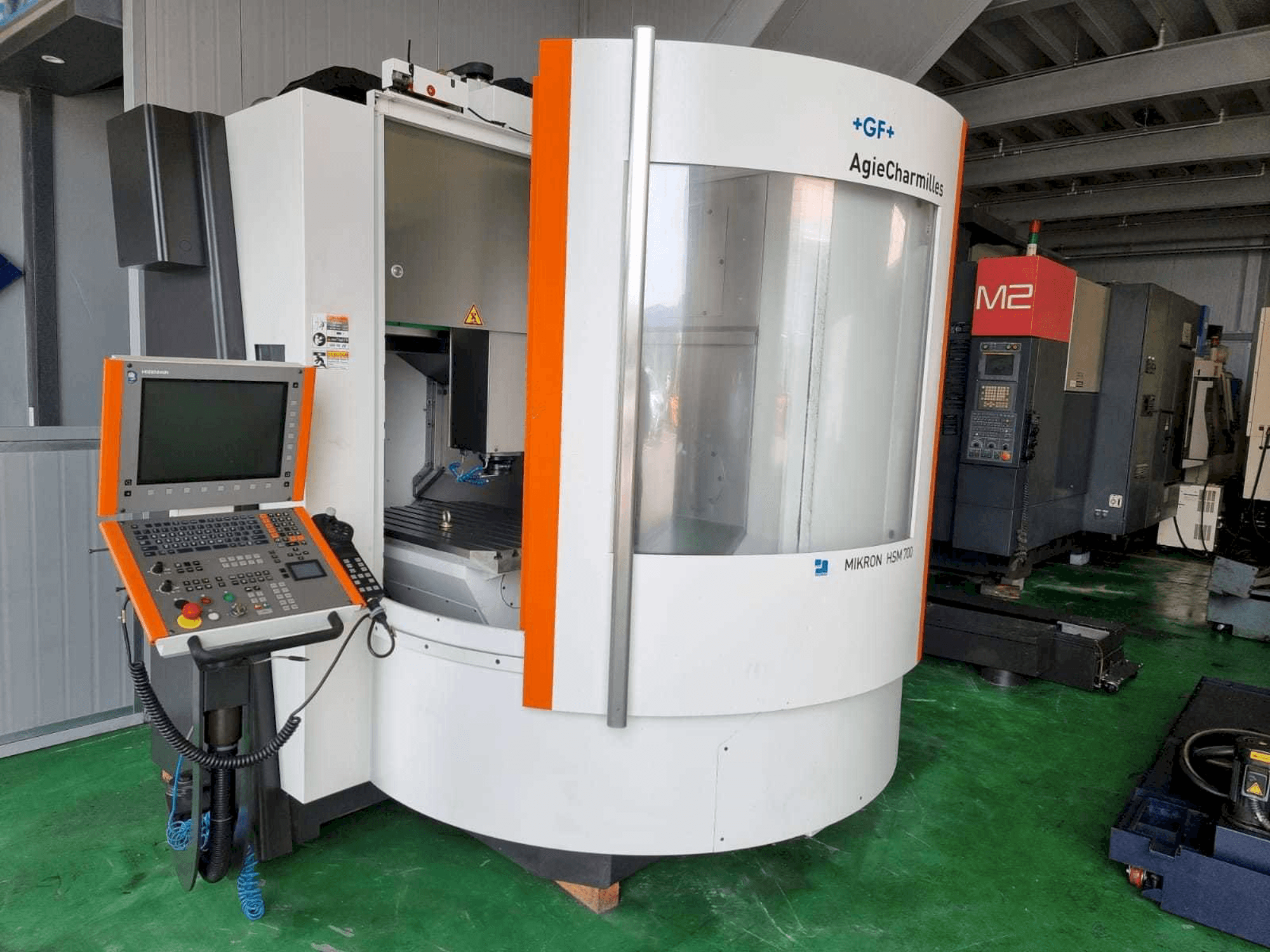 Вид станка GF AgieCharmilles Mikron HSM 700 спереди