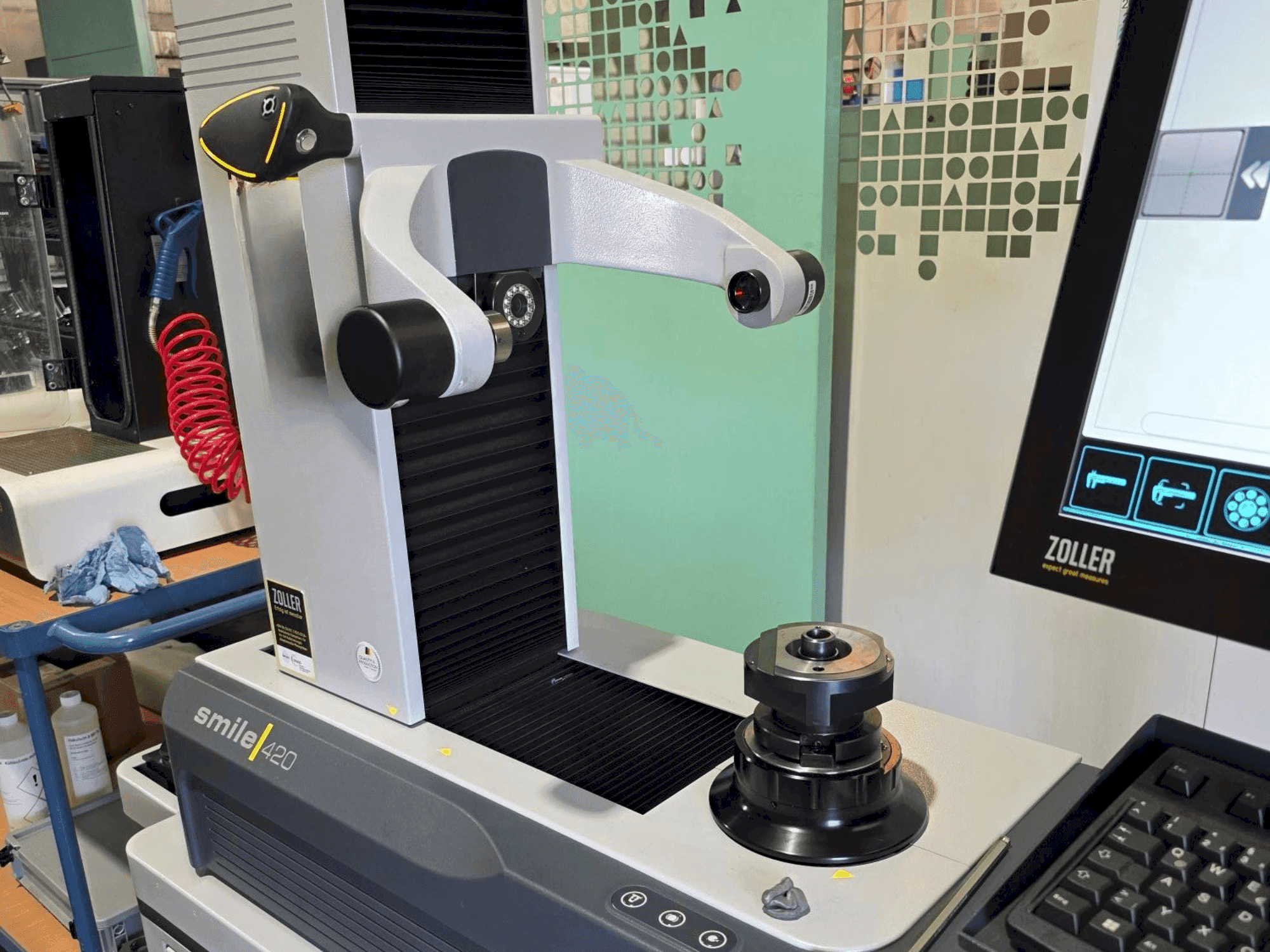 Вид станка Zoller Smile 420 спереди