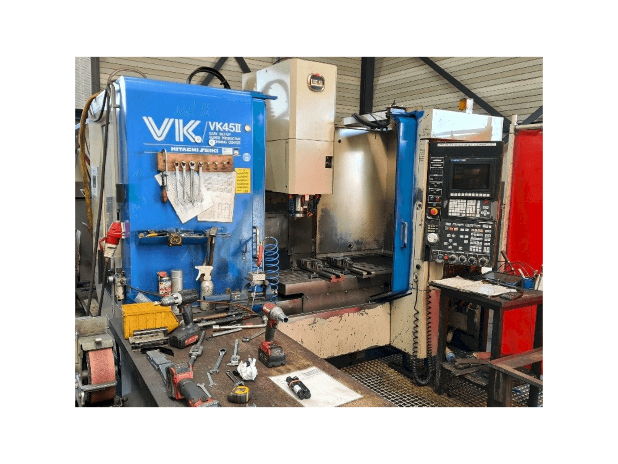 Вид станка HITACHI SEIKI VK45II спереди