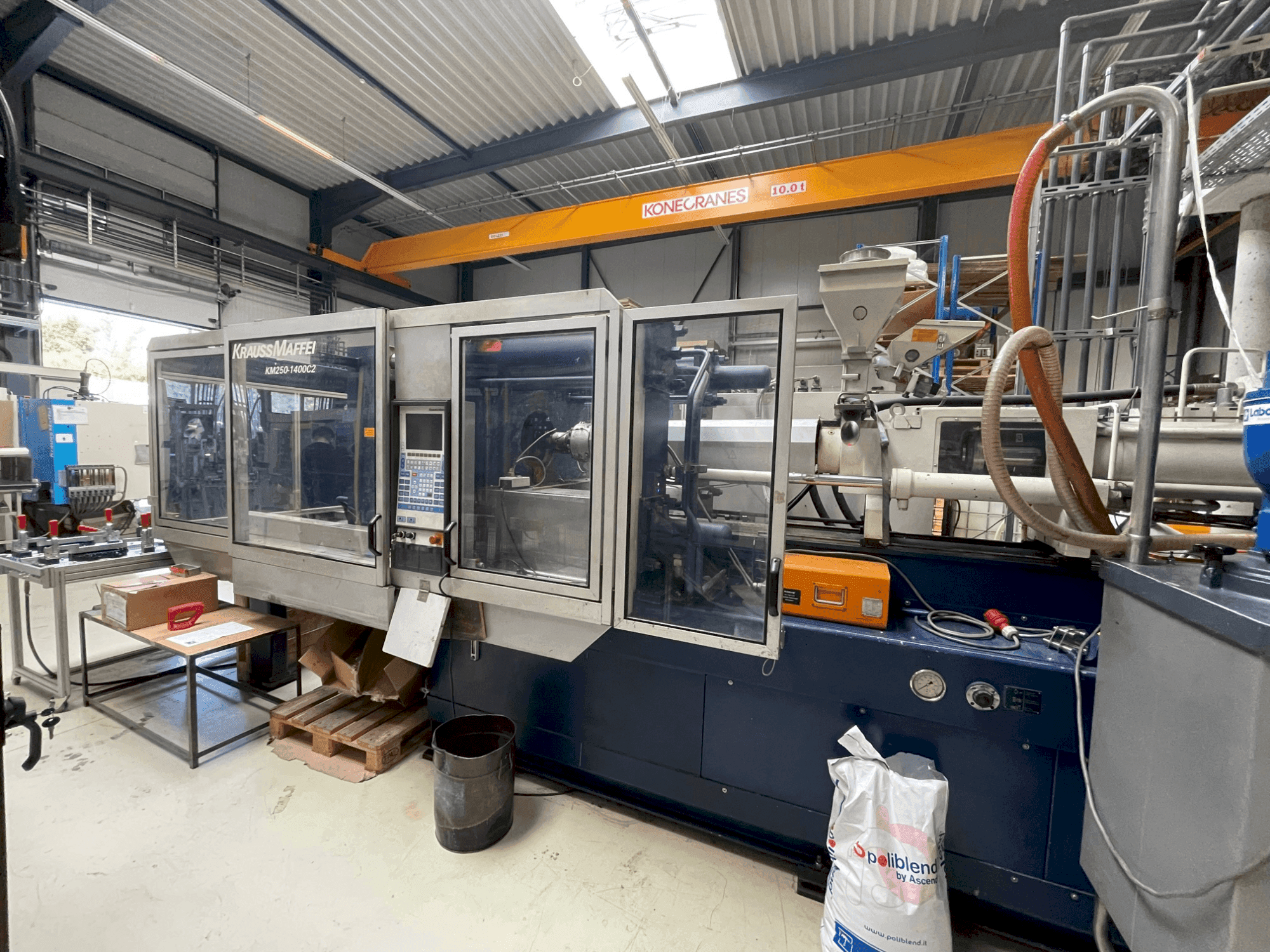Вид станка Krauss Maffei 250-1400 C2 спереди