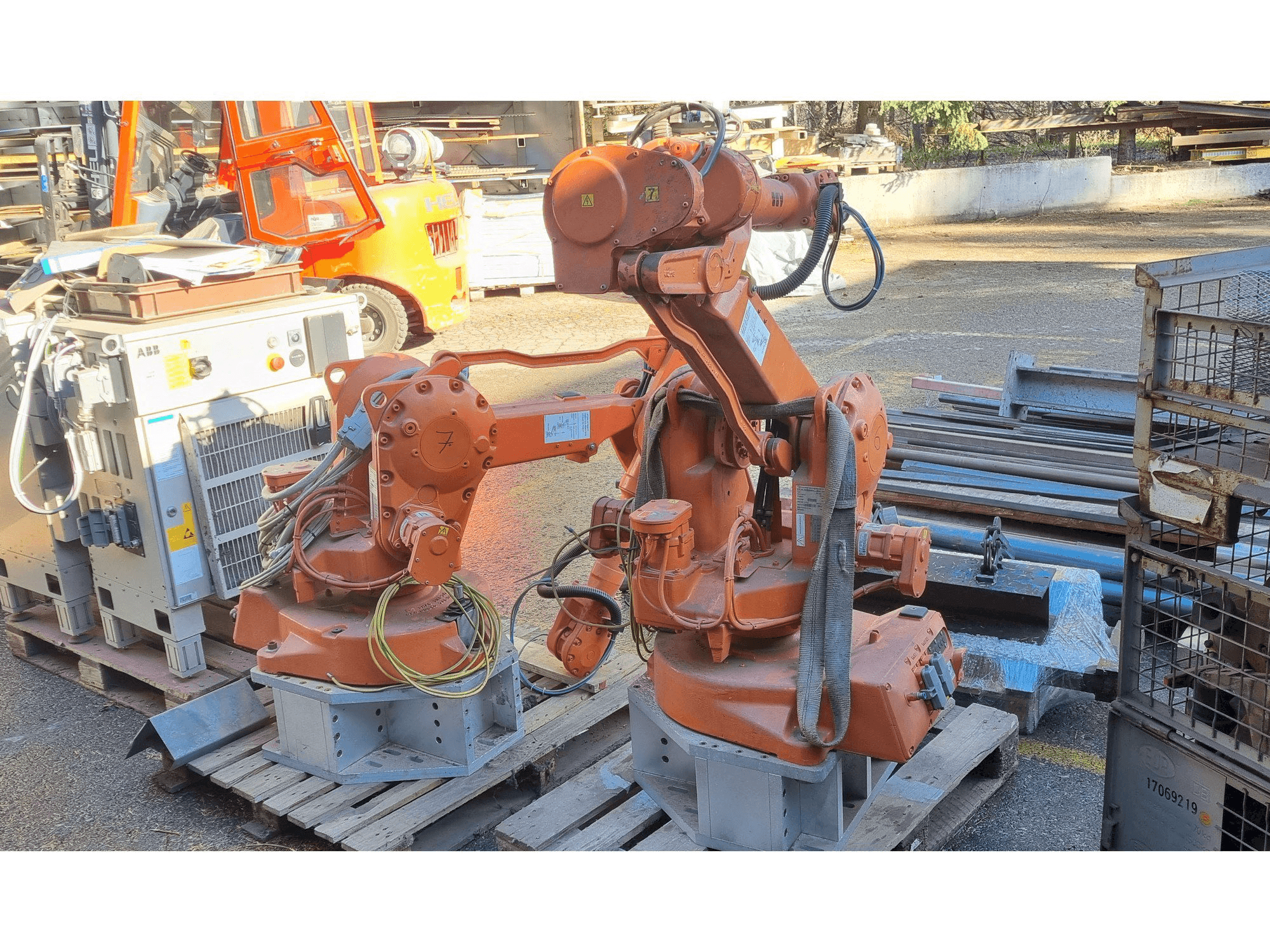 Вид станка ABB IRB2400 M2000 спереди