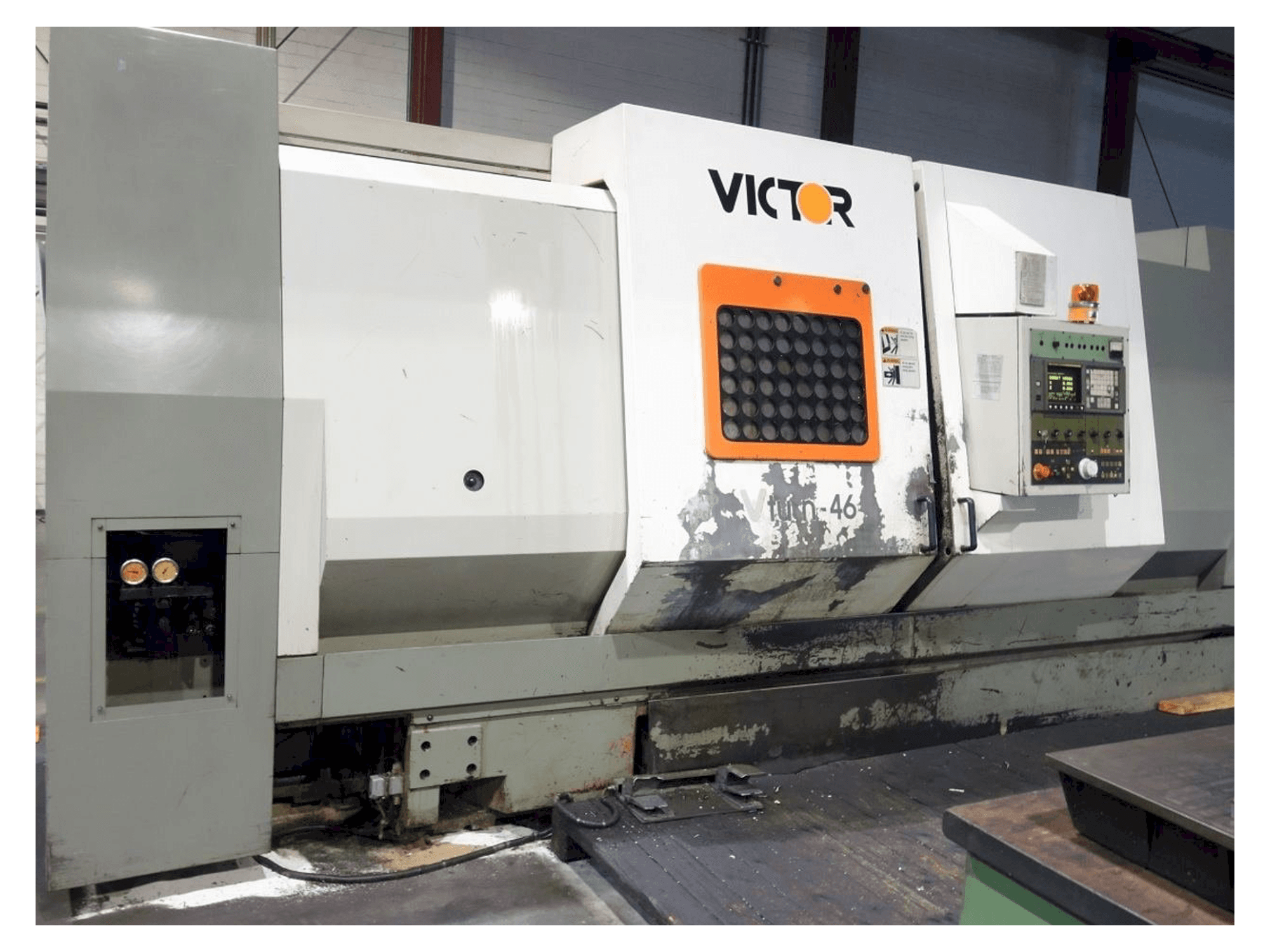 Вид станка Victor V Turn 46 (1997) спереди