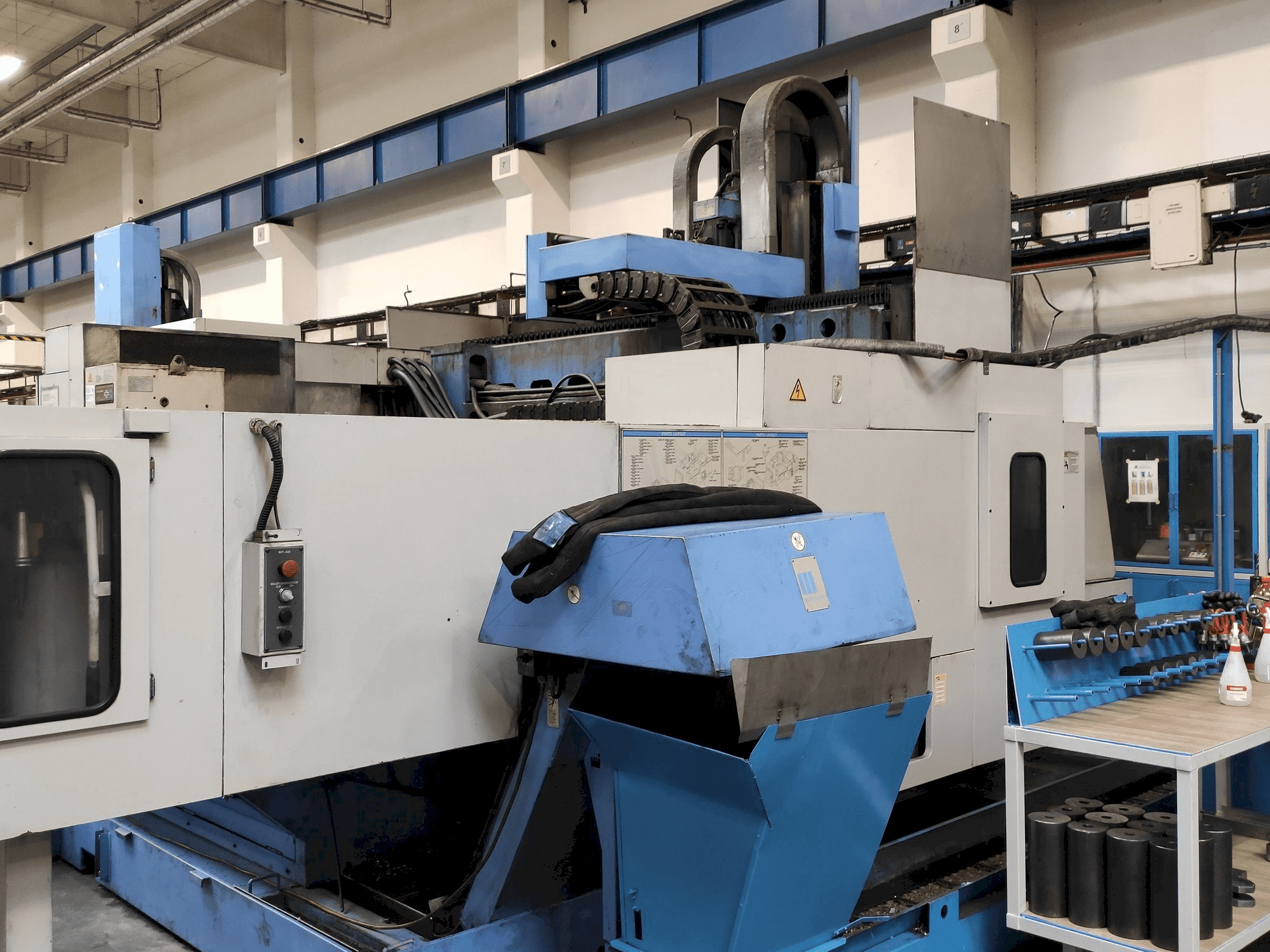 Вид станка Mazak FJV 60/80 спереди