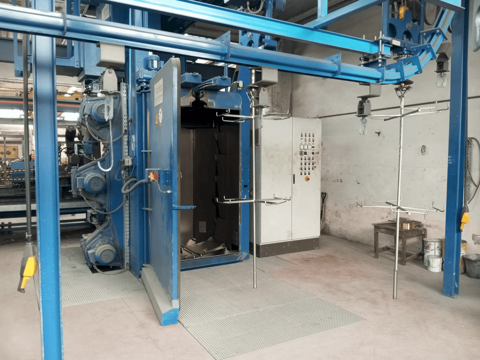 Вид станка WHEELABRATOR SCHLICK HB 12/20 спереди