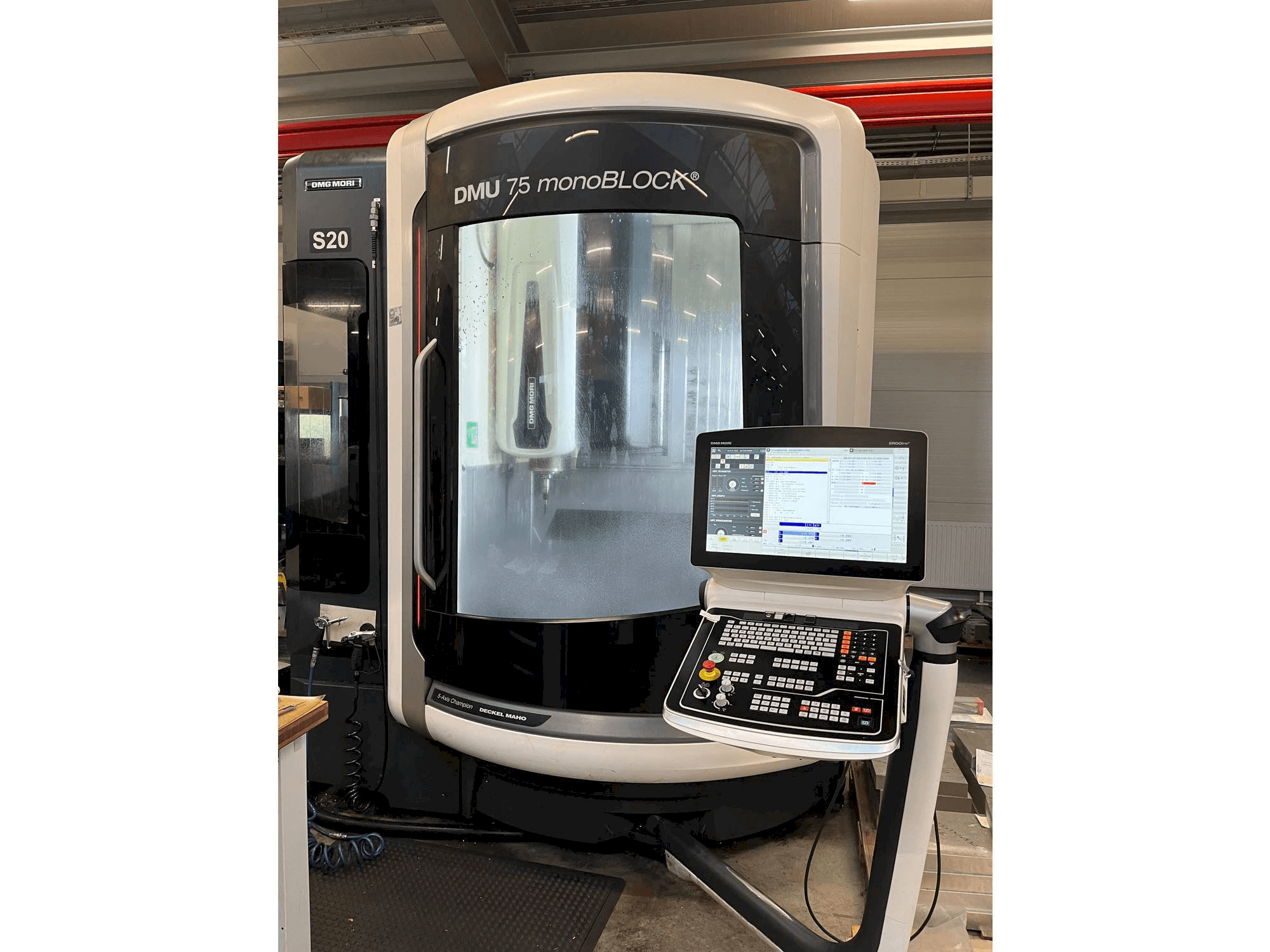 Вид станка DMG MORI DMU 75 monoBLOCK спереди