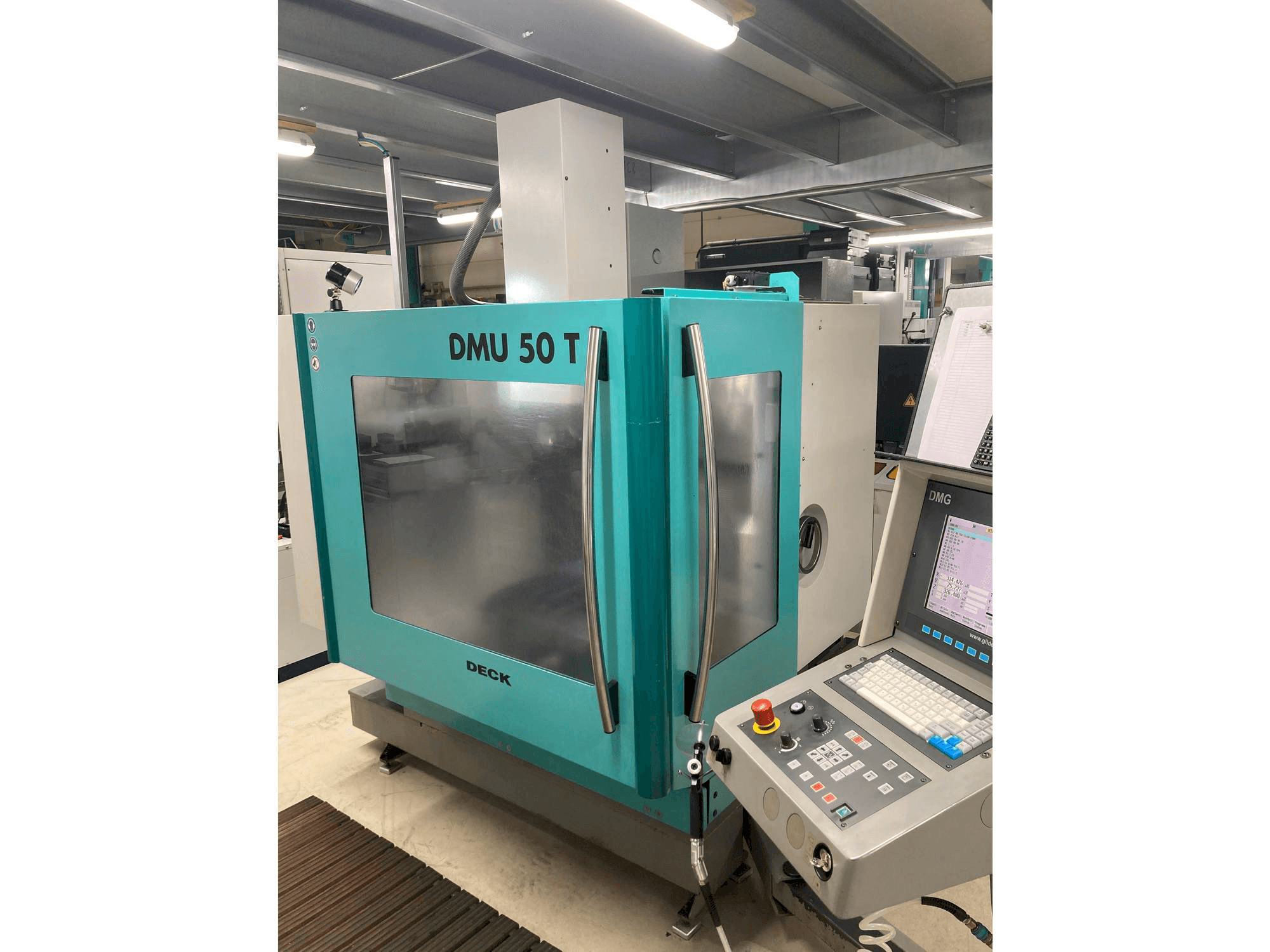 Вид станка DMG DMU 50 T спереди