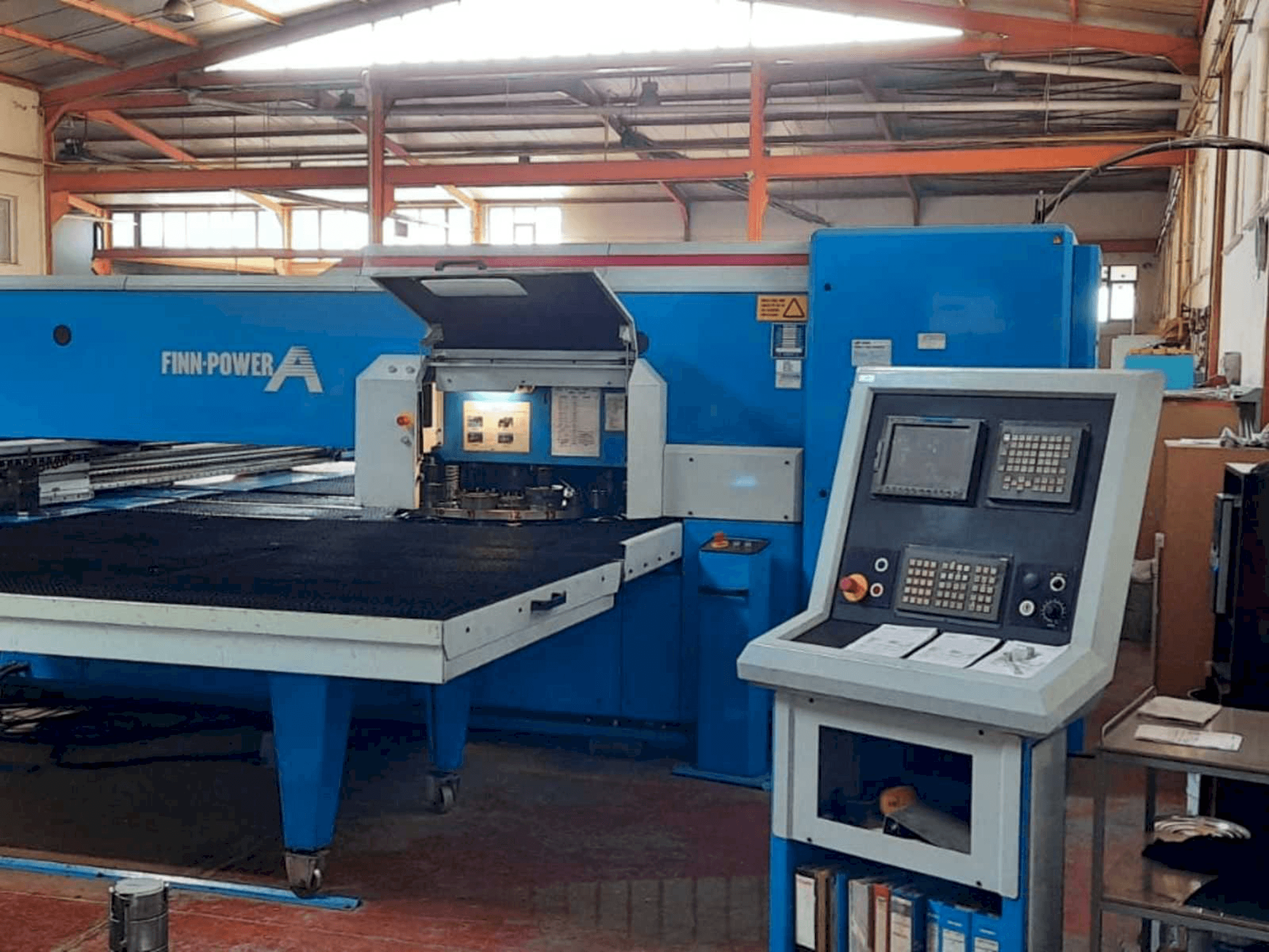 Вид станка Finn-Power A525F спереди