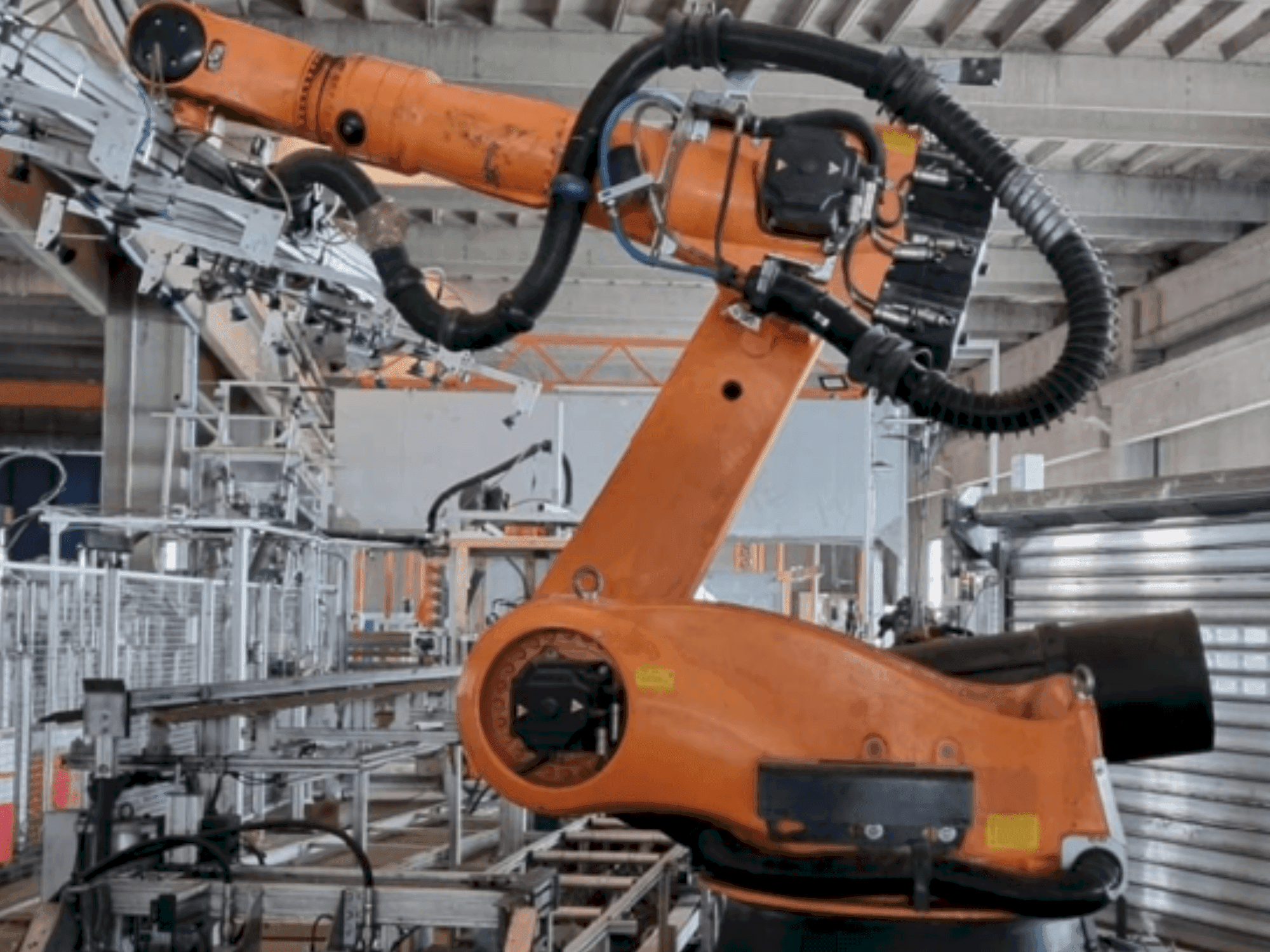 Вид станка KUKA KR 210 L150-2 спереди