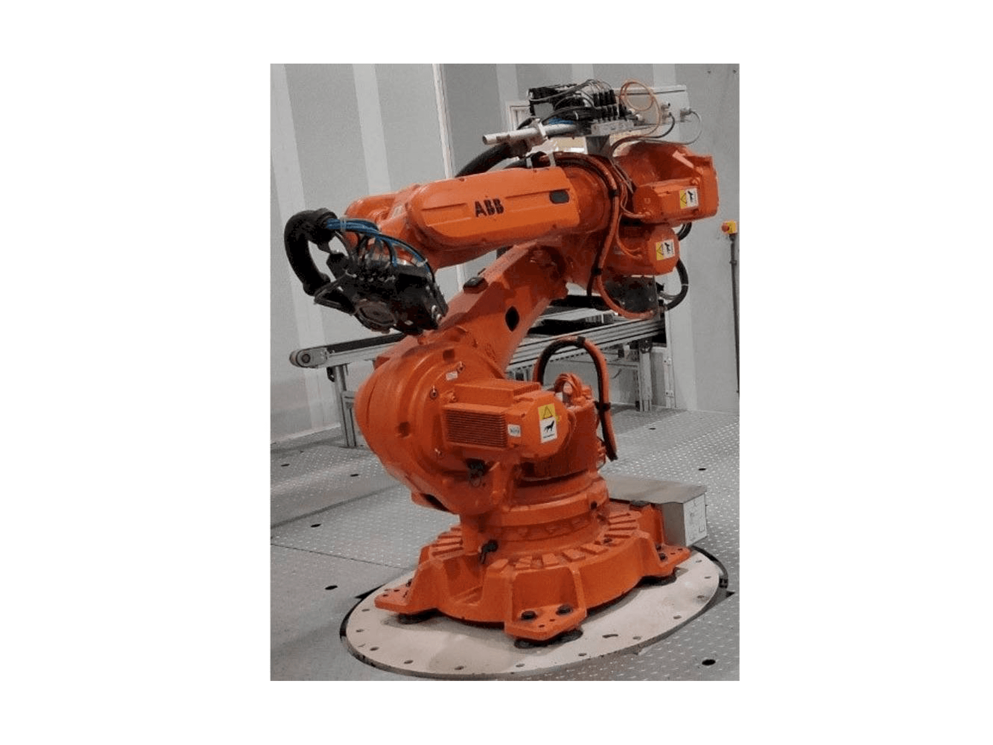 Вид станка ABB IRB 6620-150/2.2 спереди