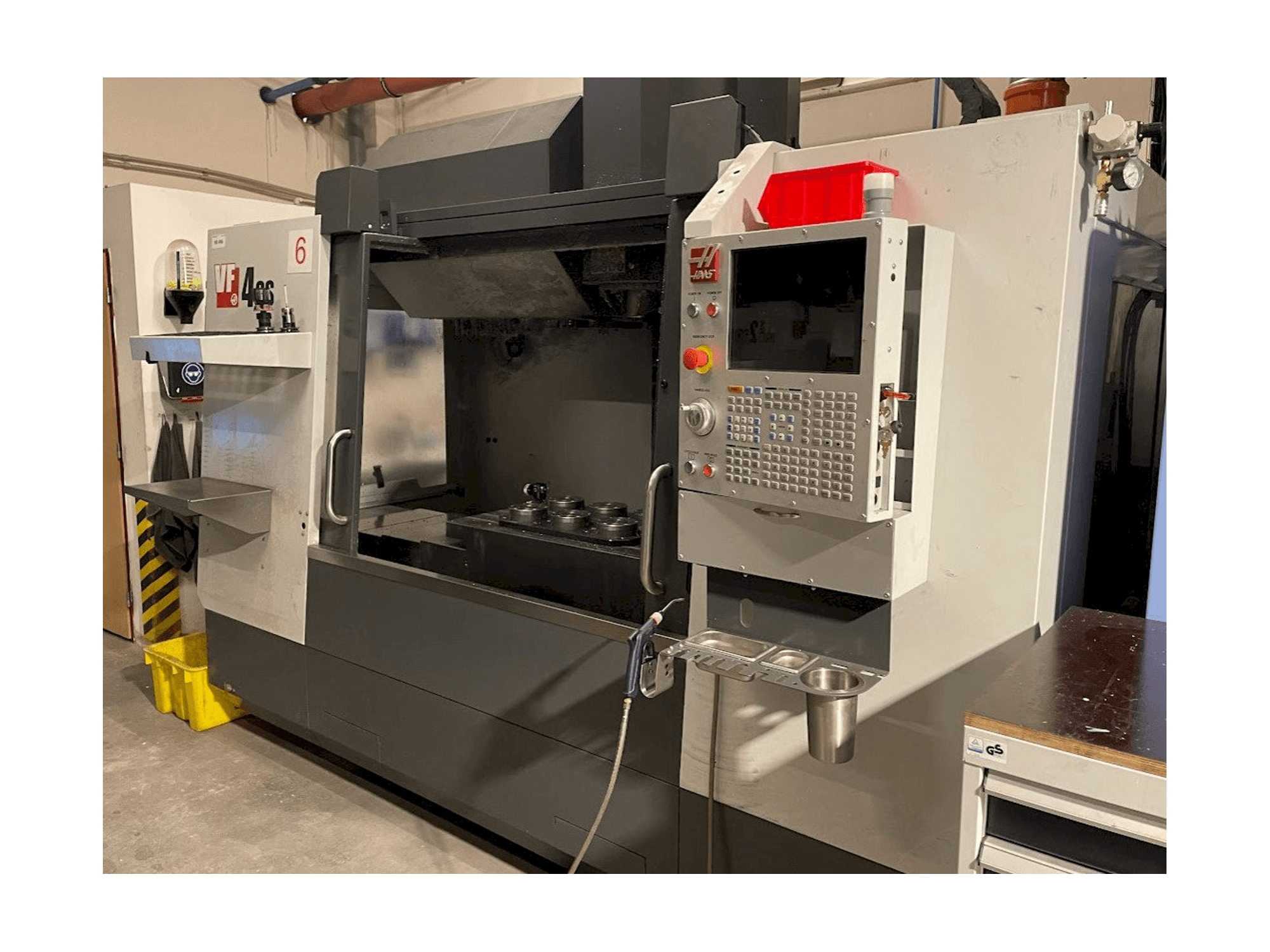 Вид станка HAAS VF-4SS справа