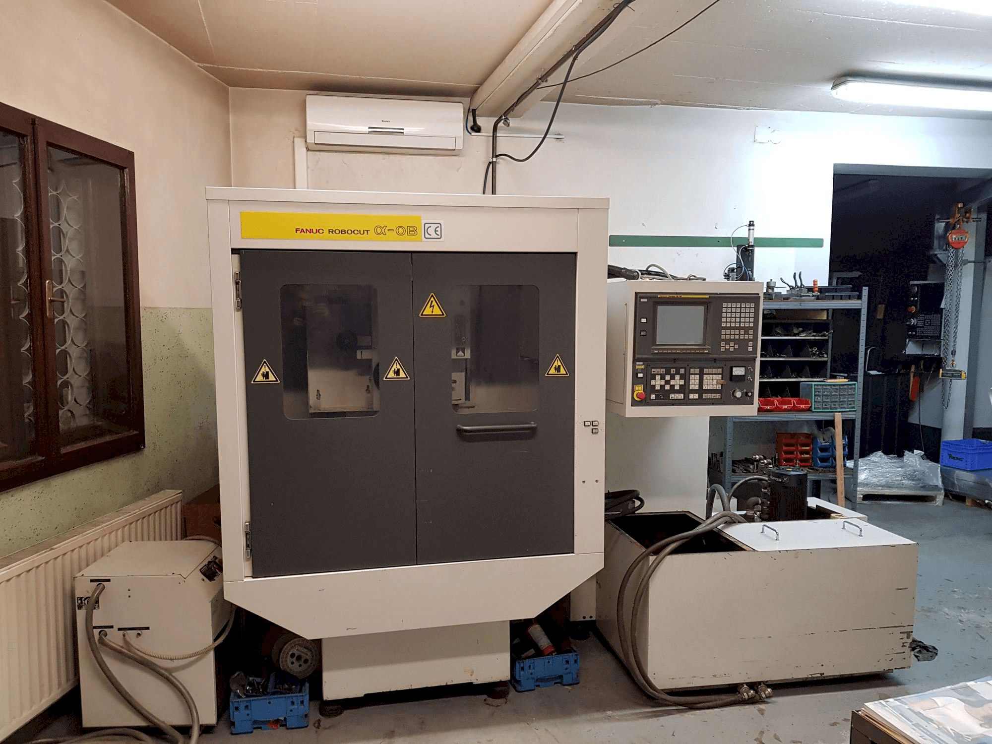 Вид станка FANUC Robocut ALPHA- 0B спереди
