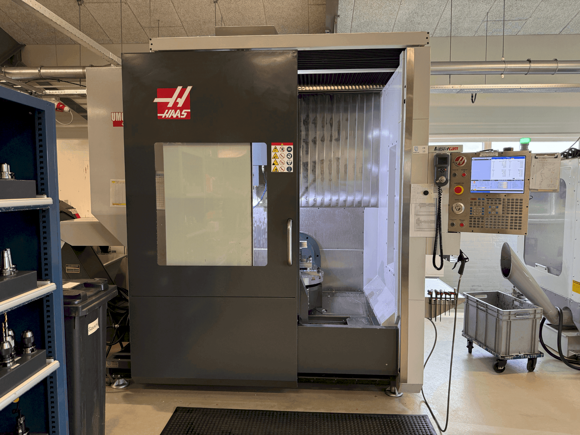 Вид станка HAAS UMC-750 спереди