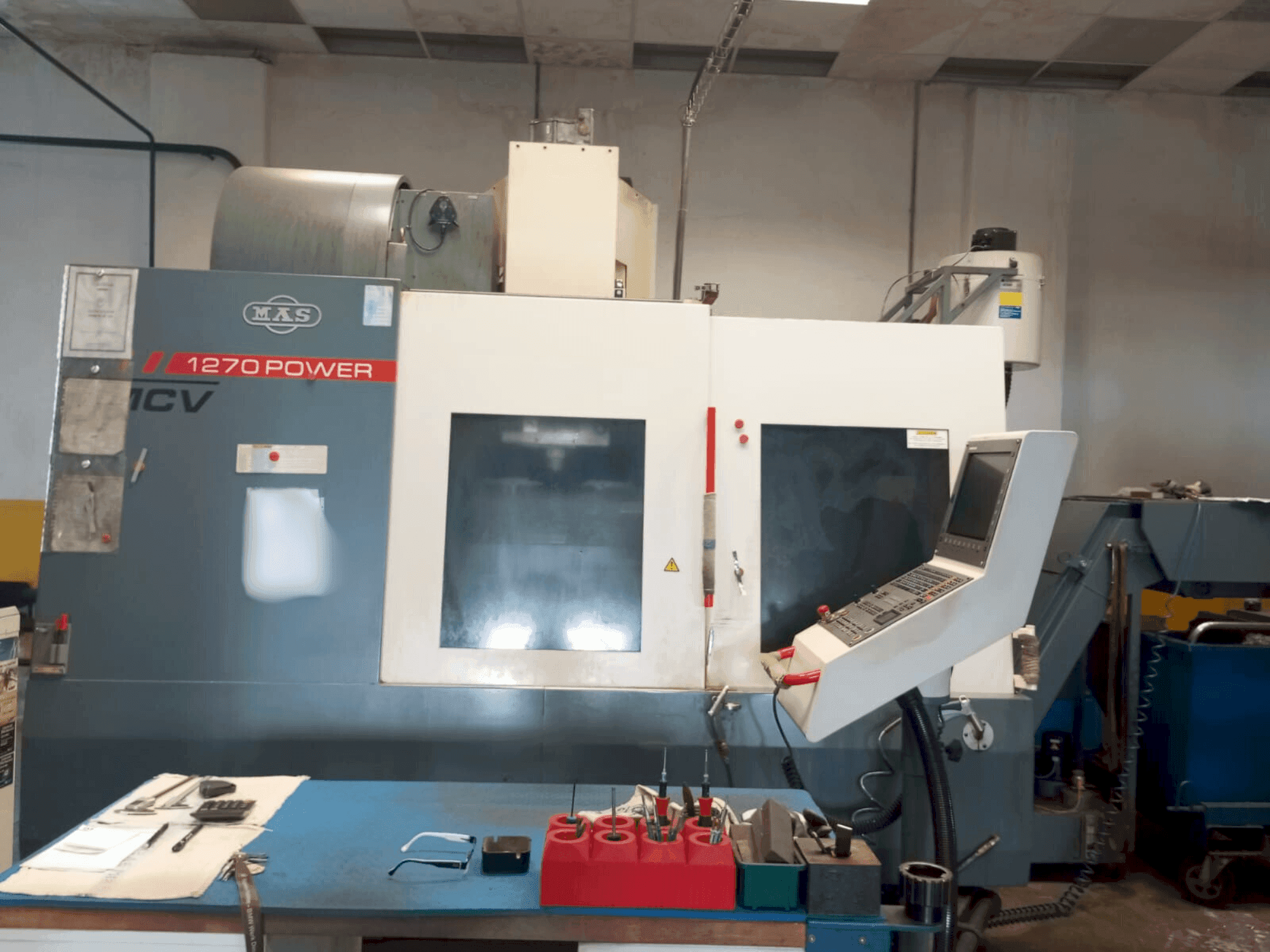 Вид станка KOVOSVIT MAS MCV 1270 Power спереди