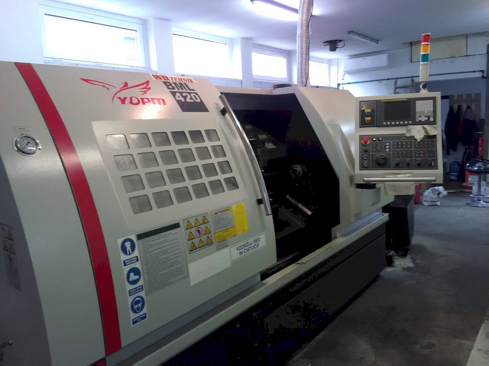 Вид станка с Yida BML-420 правой стороны