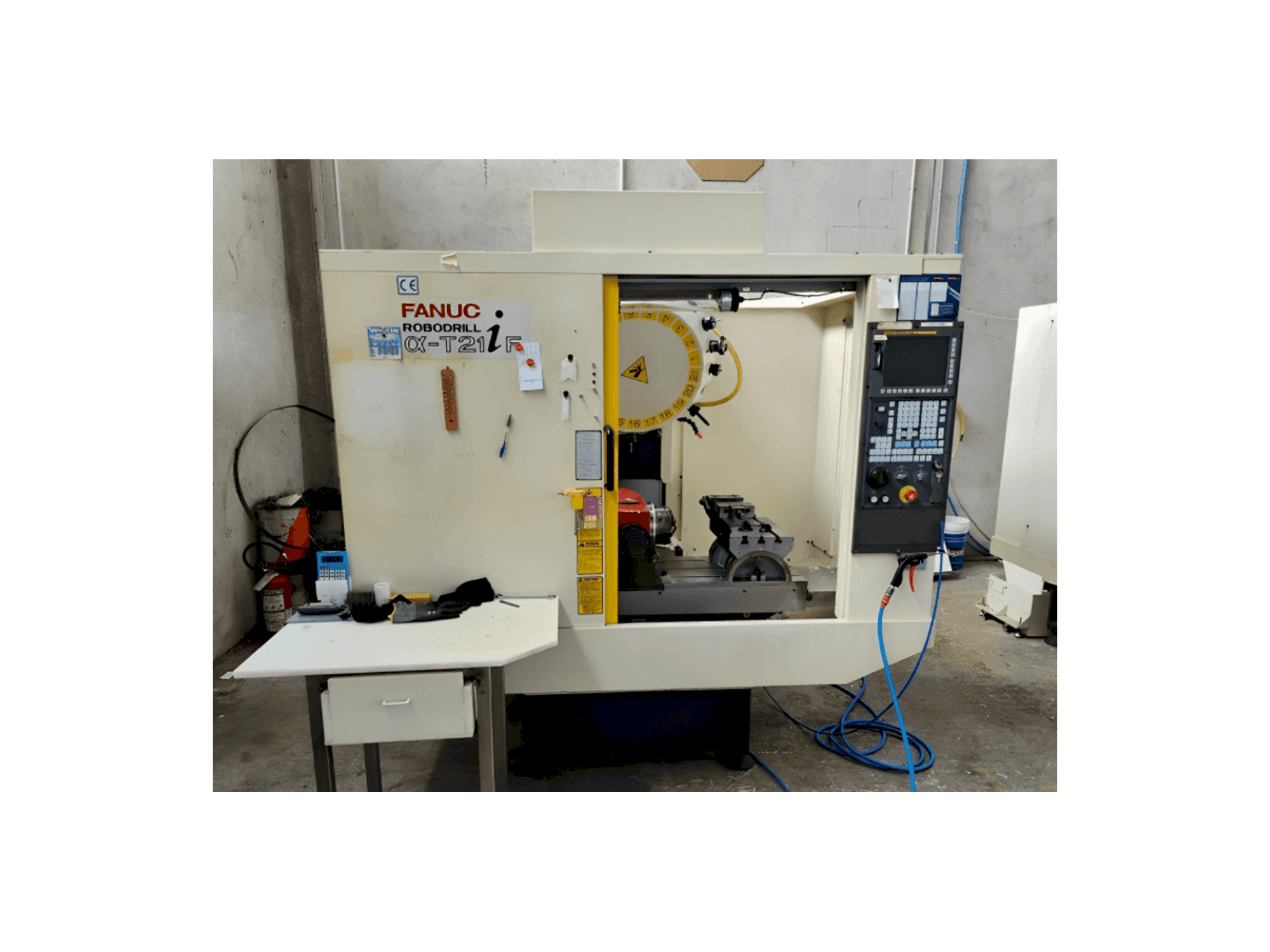 Вид станка FANUC Robodrill Alpha T21iF спереди
