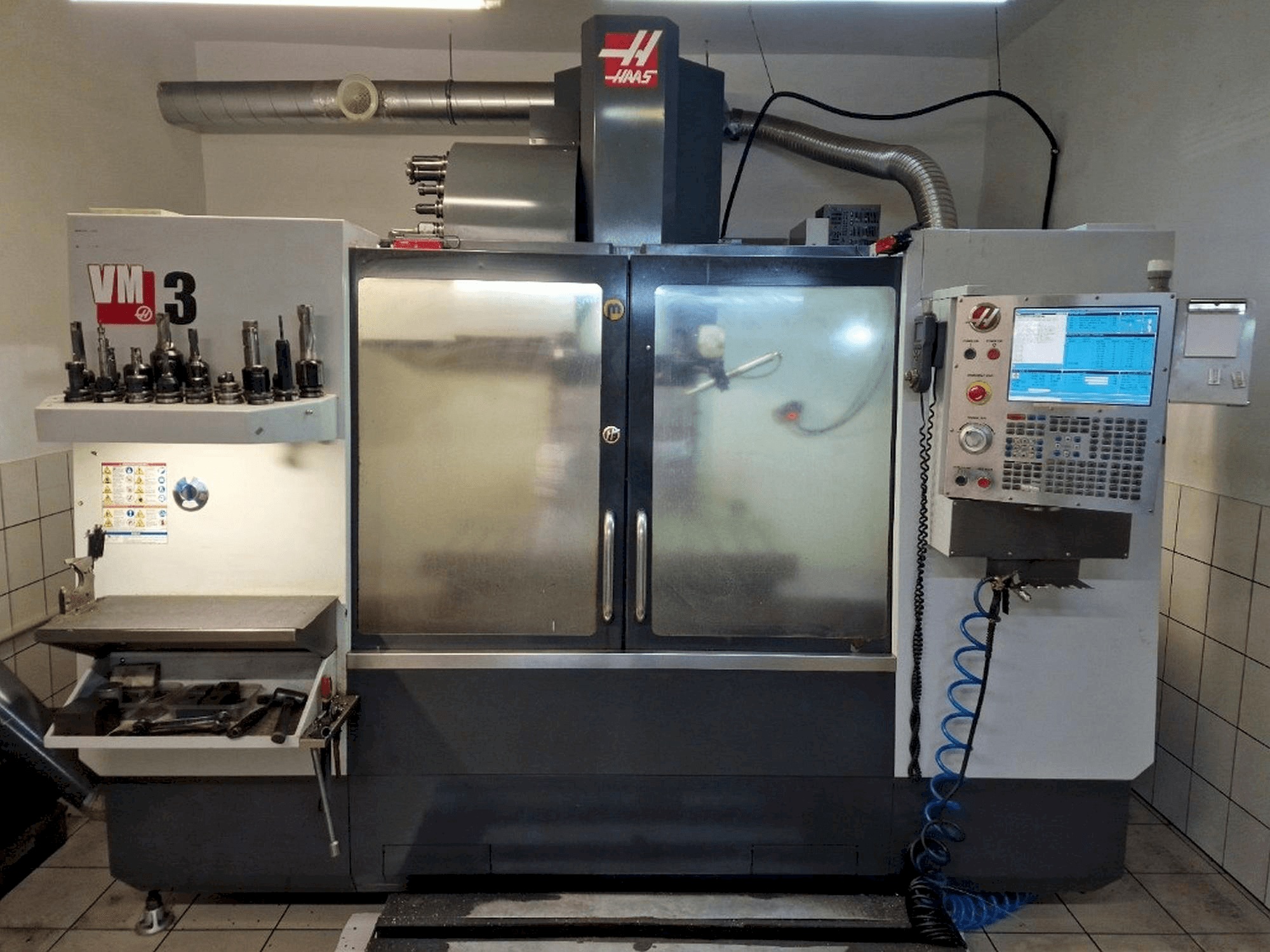 Вид станка HAAS VM-3 спереди