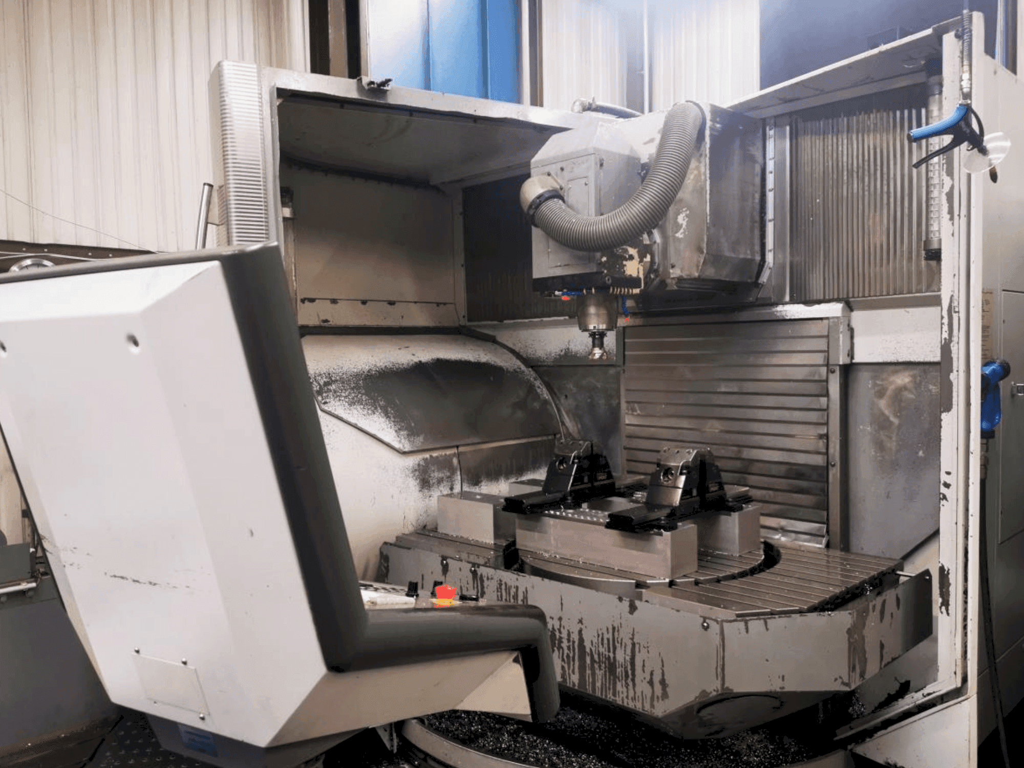 рабочее помещени DECKEL MAHO DMU 100T станка