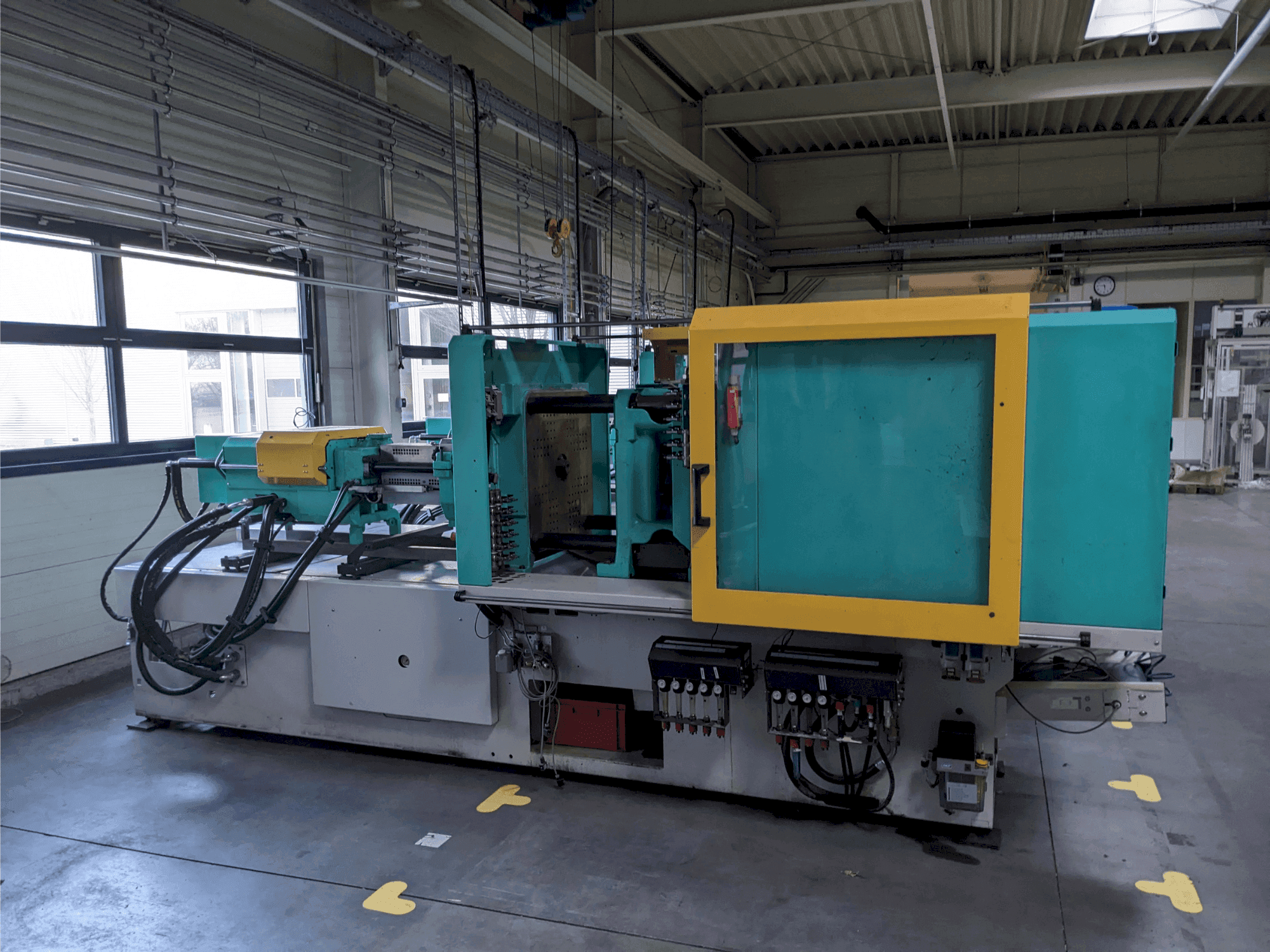 Вид станка Arburg 520 H 1500 - 400 спереди