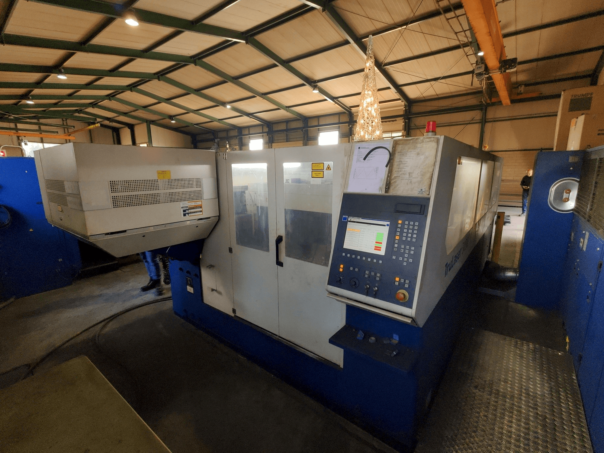 Вид станка Trumpf TruLaser 3030 спереди