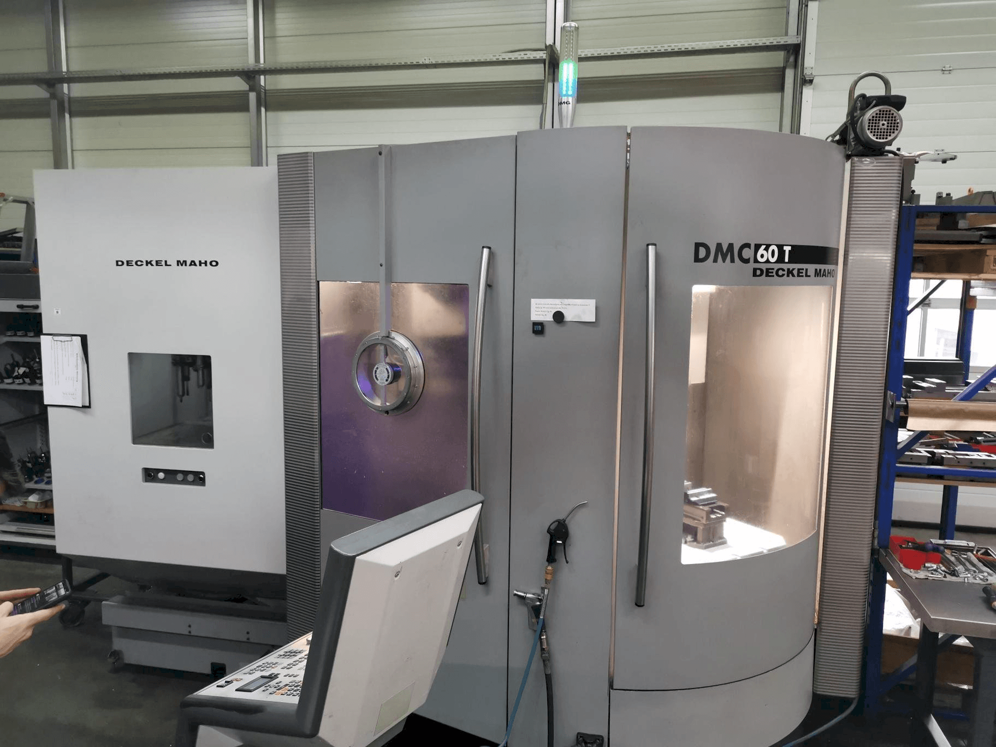 Вид станка DECKEL MAHO DMC 60T спереди