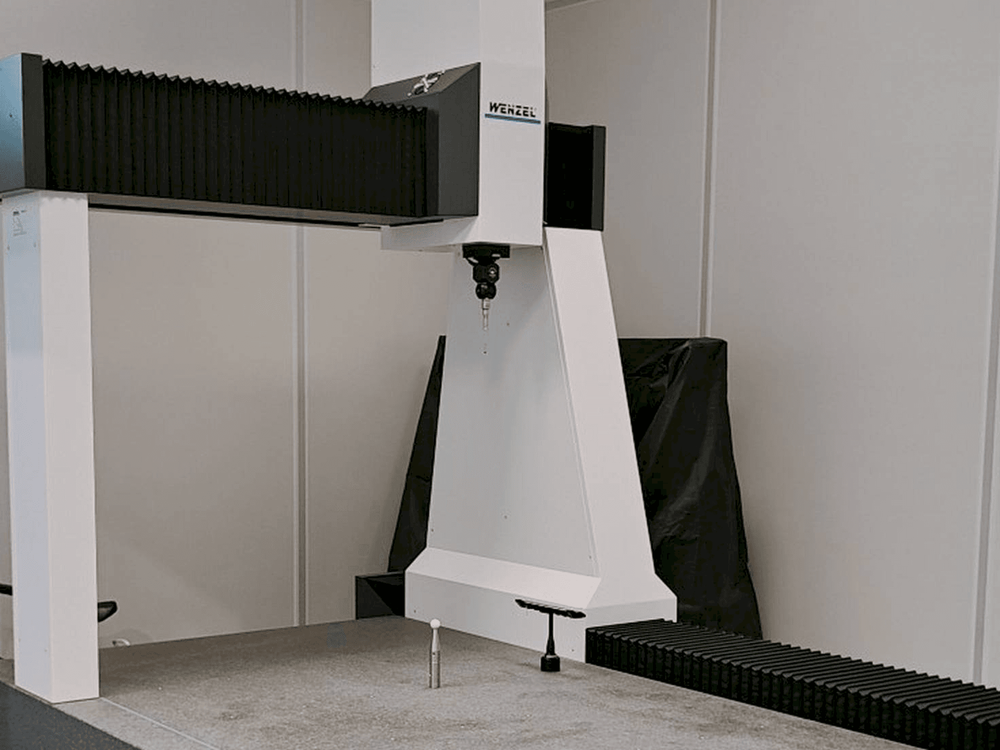 Вид станка Wenzel LH 1010 спереди