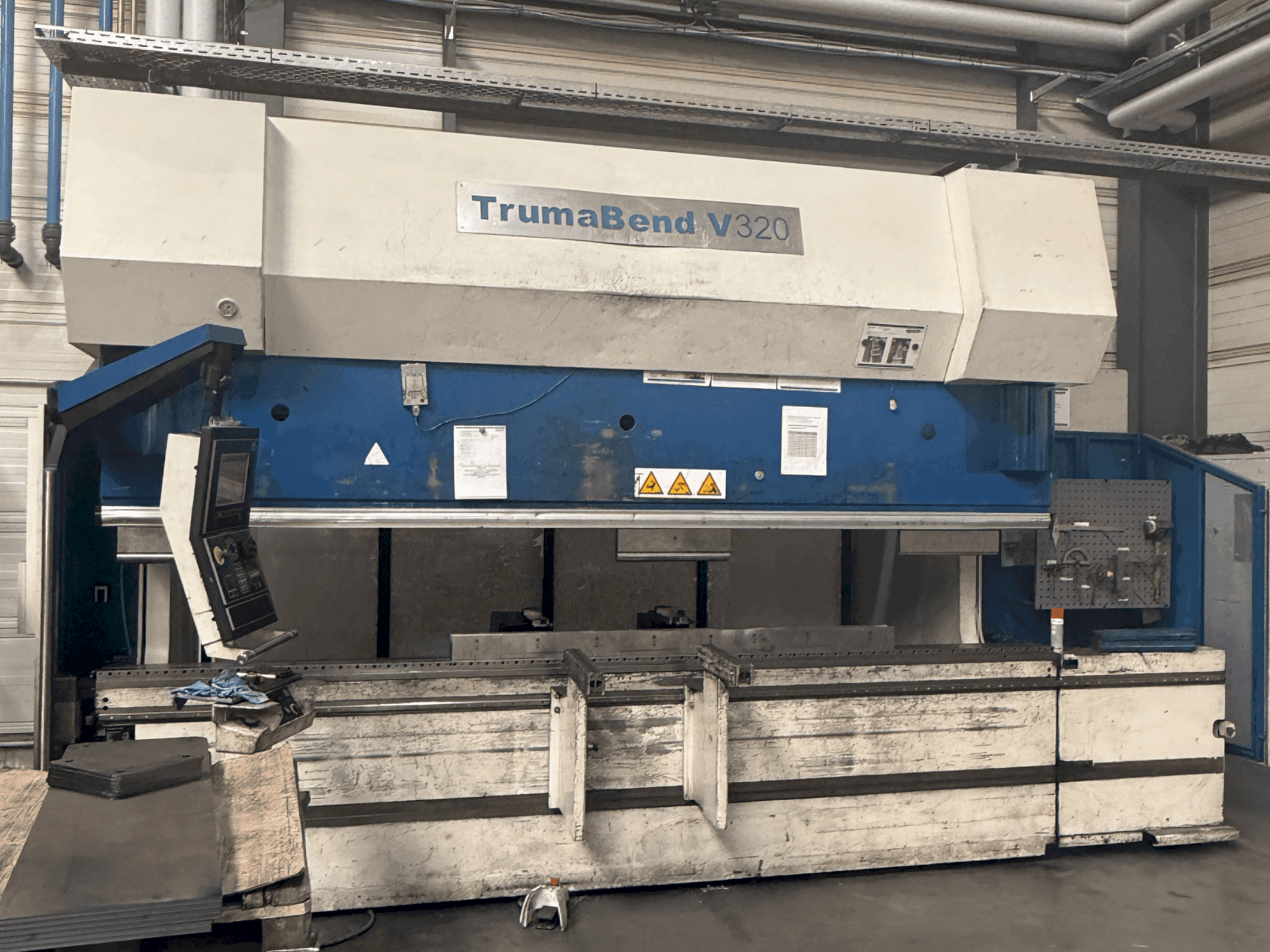 Вид станка TRUMPF TrumaBend V320 спереди
