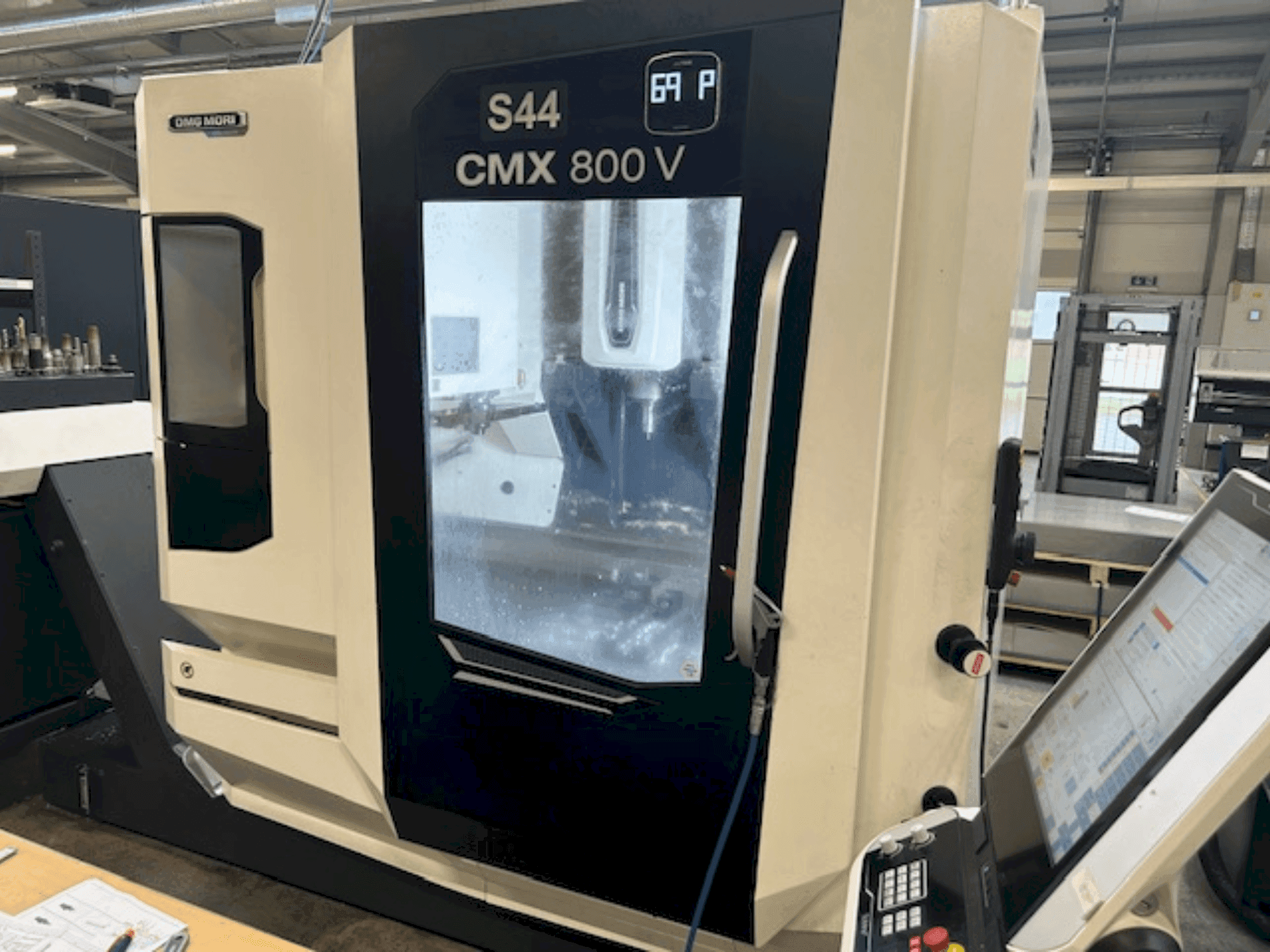 Вид станка DMG MORI CMX 800 V спереди