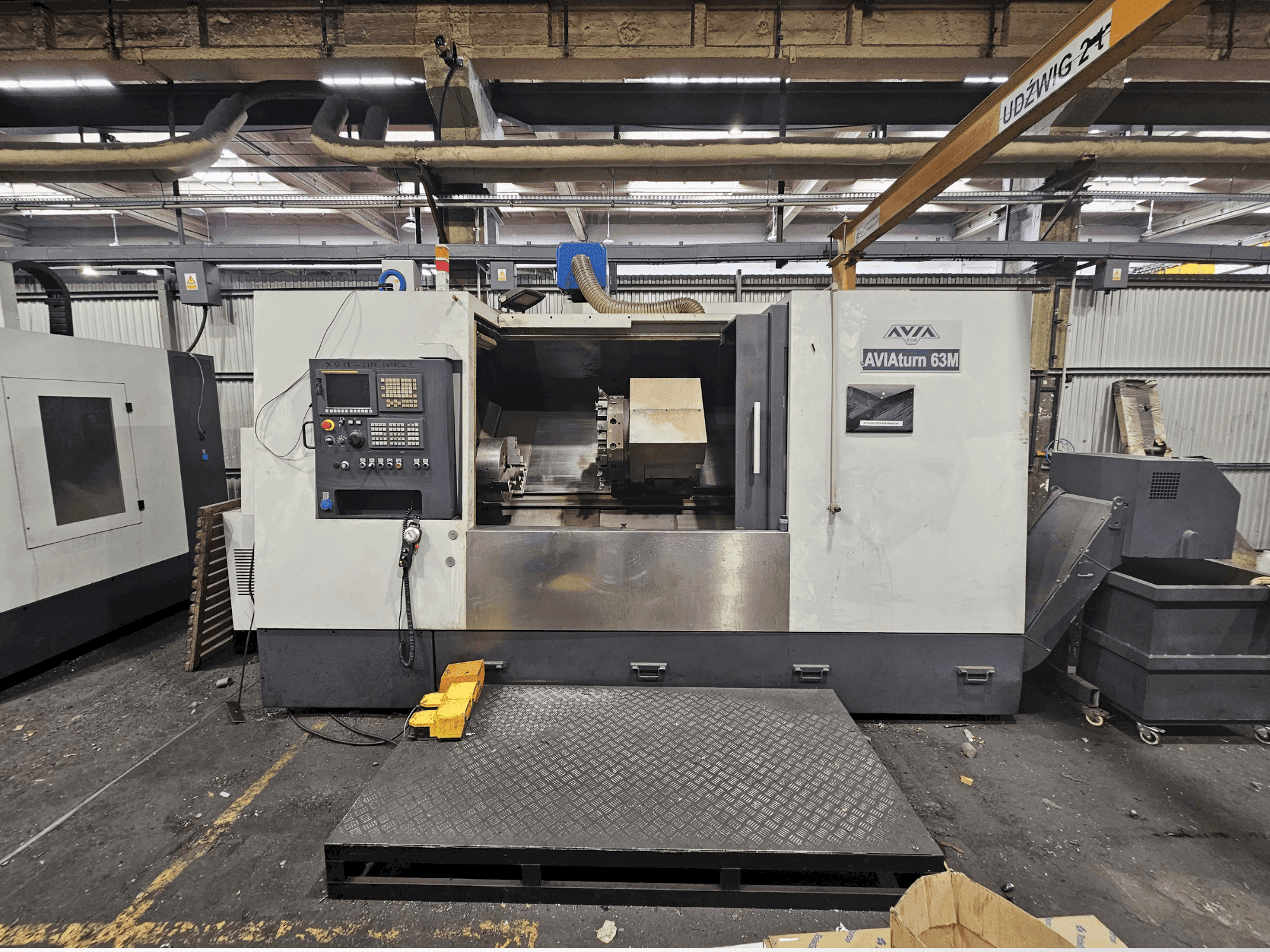 Вид станка Avia Turn 63M спереди