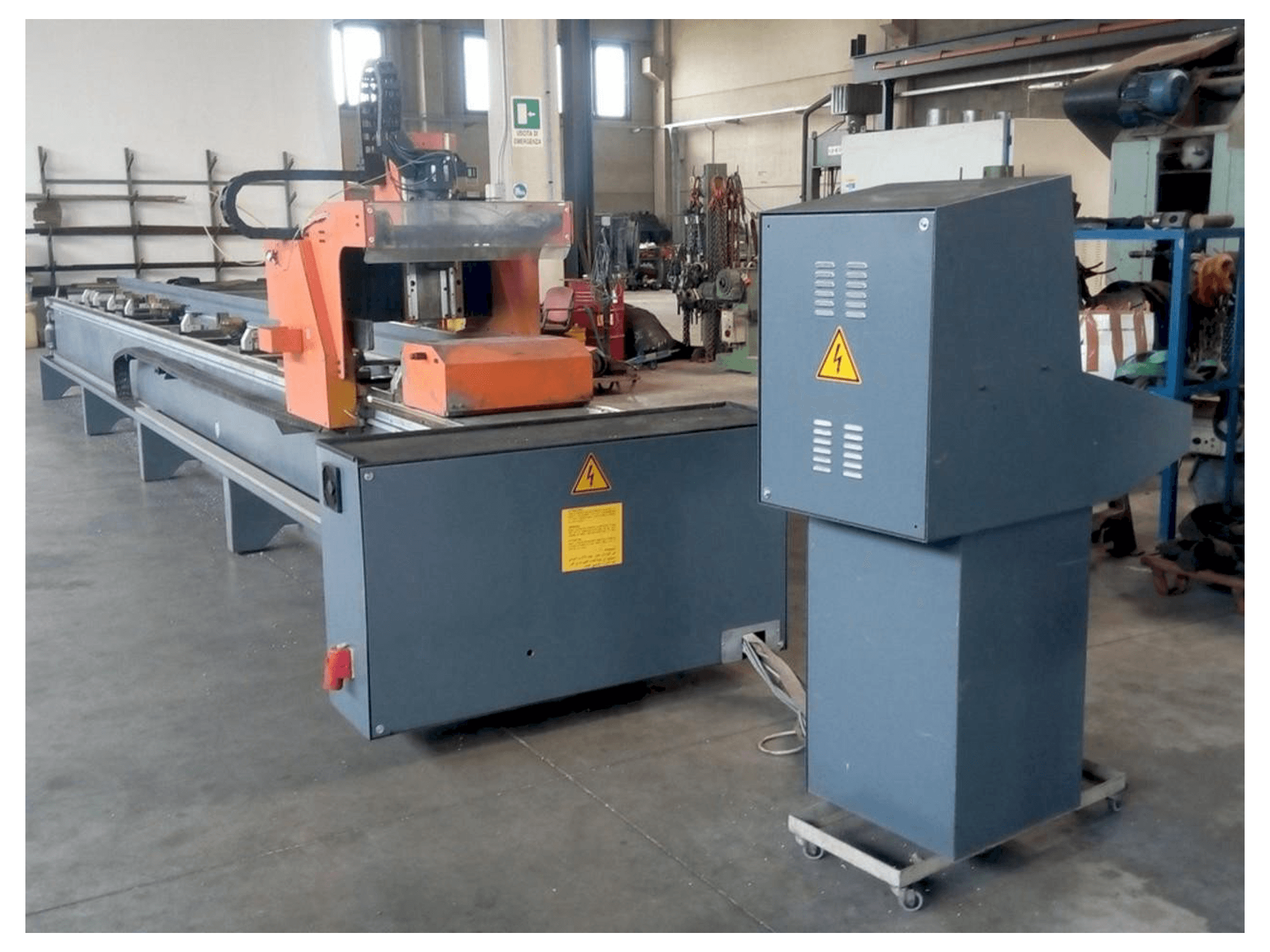 Вид станка Tekna UT 426/3 спереди