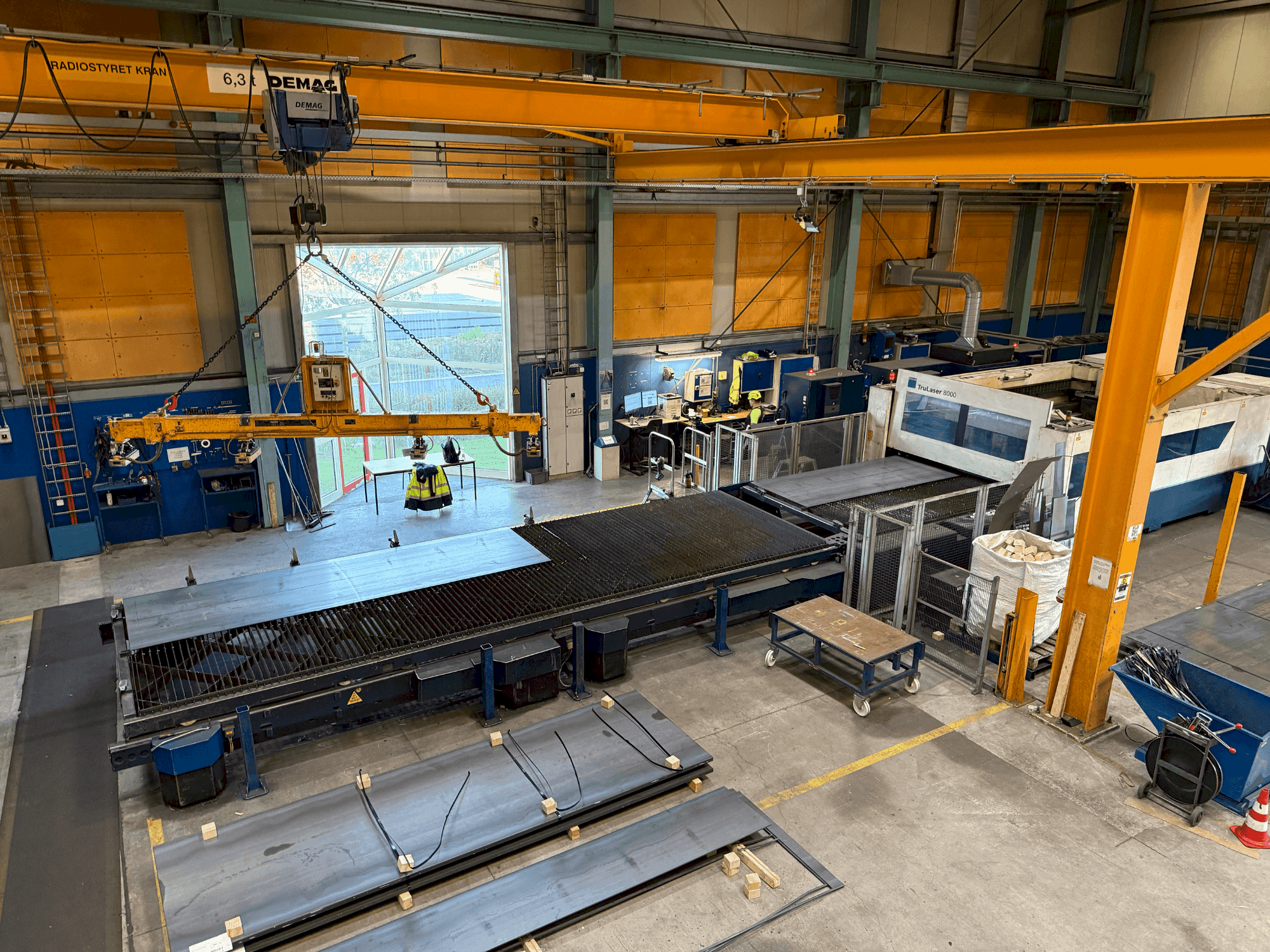 Вид станка TRUMPF TruLaser 8000 спереди