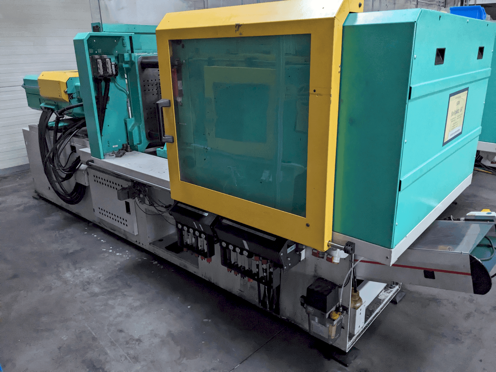 Вид станка Arburg 470 A 800-170 спереди