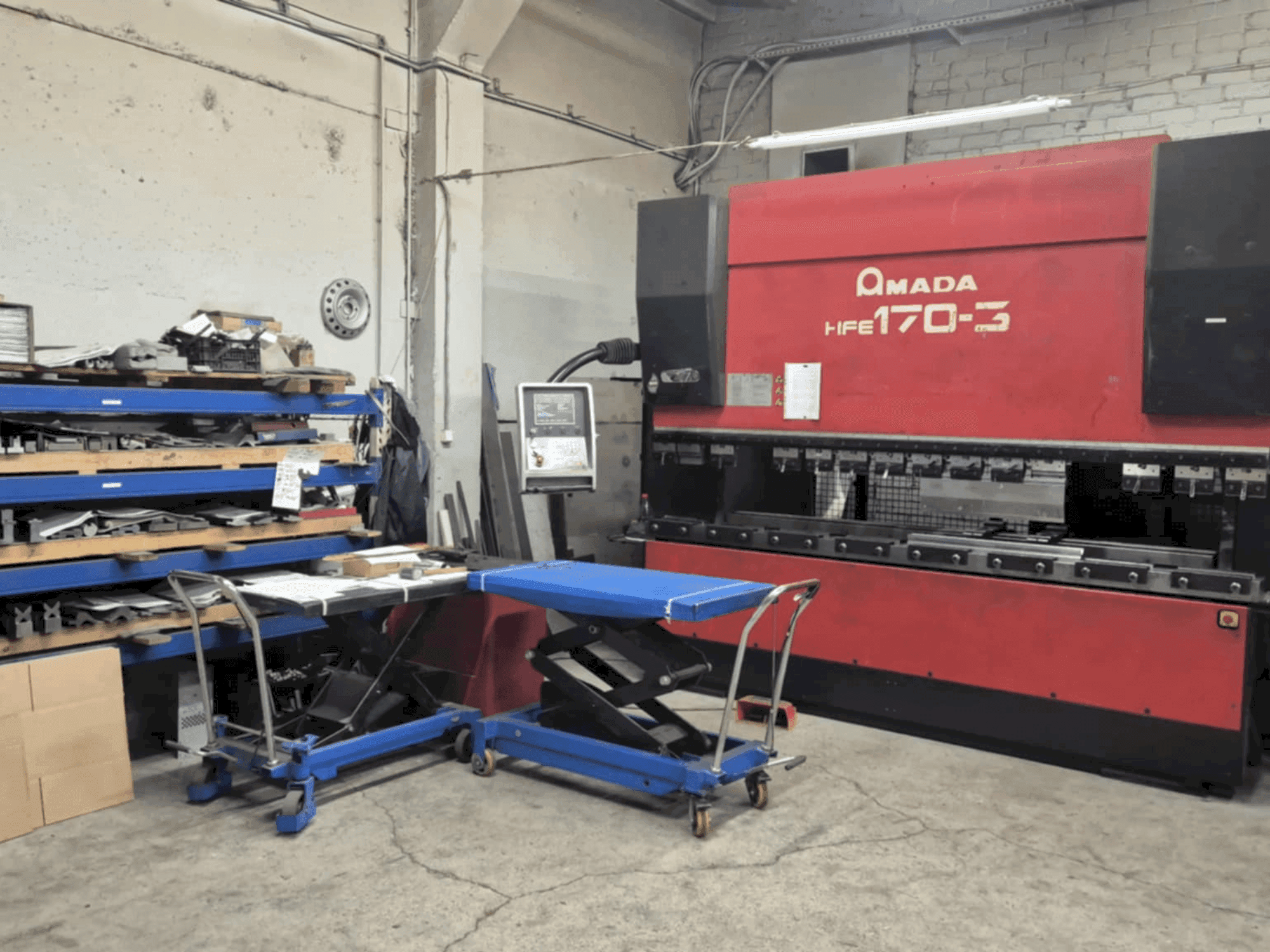 Вид станка AMADA HFE 170-3 спереди