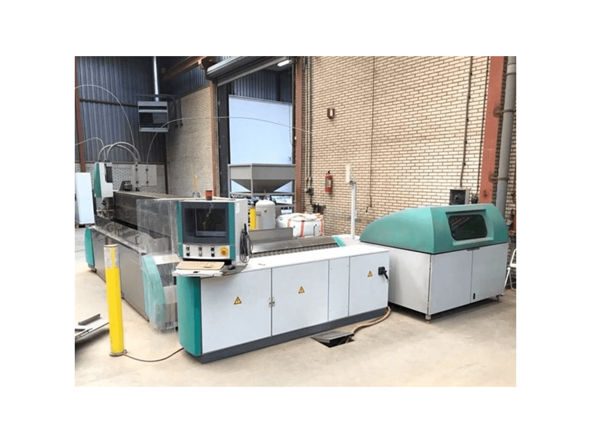 Вид станка Flow WMC 3020 спереди