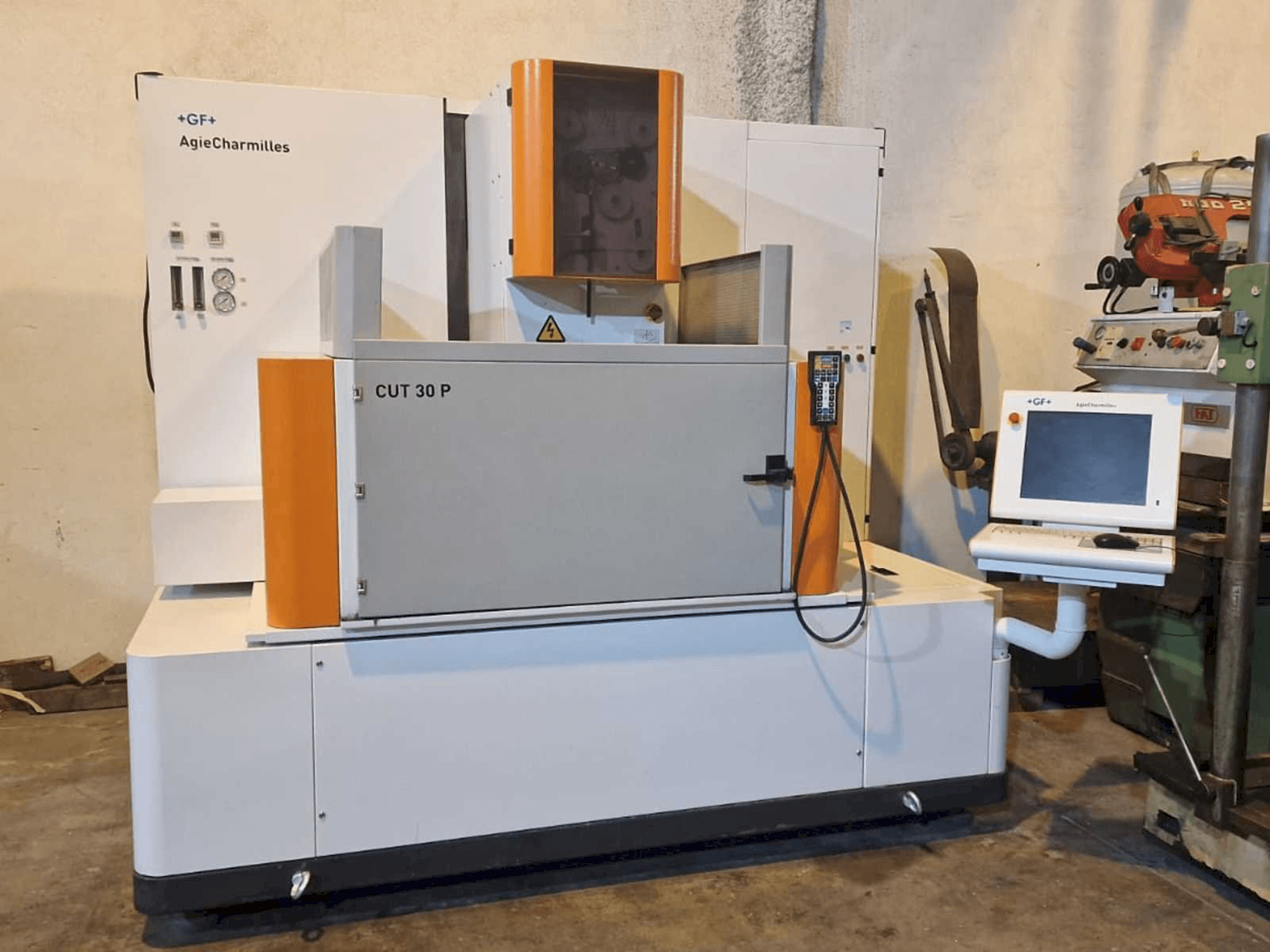 Вид станка AgieCharmilles CUT 30P спереди