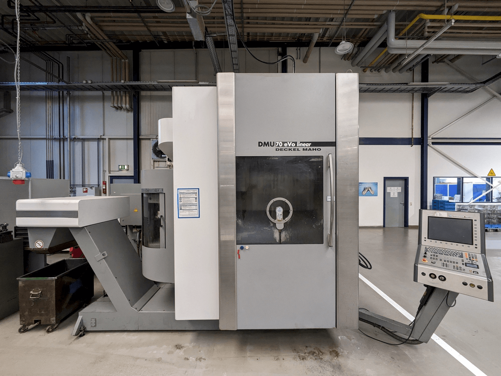 Вид станка DECKEL MAHO DMU70 eVo linear спереди