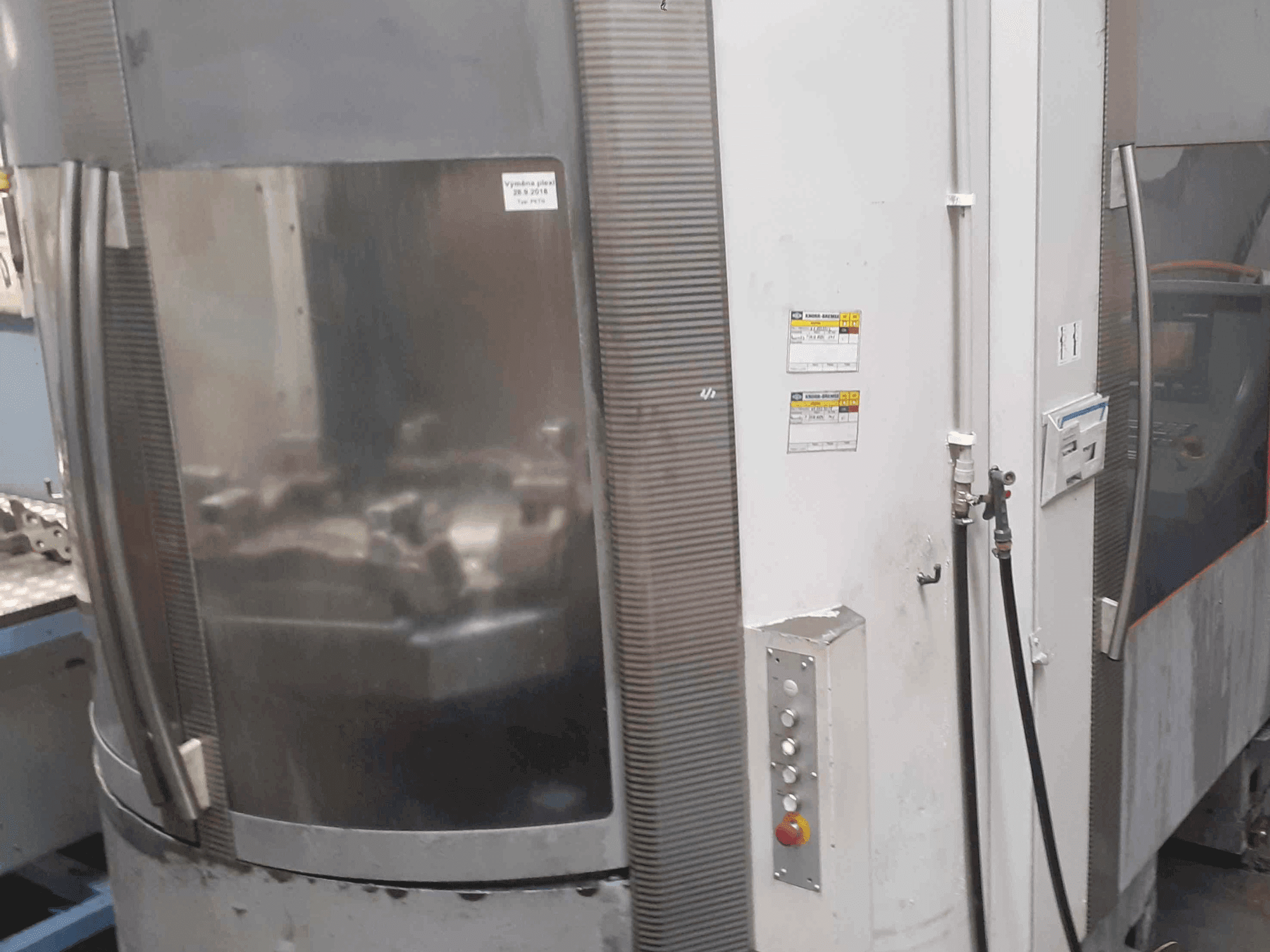 Вид станка DECKEL MAHO DMC 80 H спереди