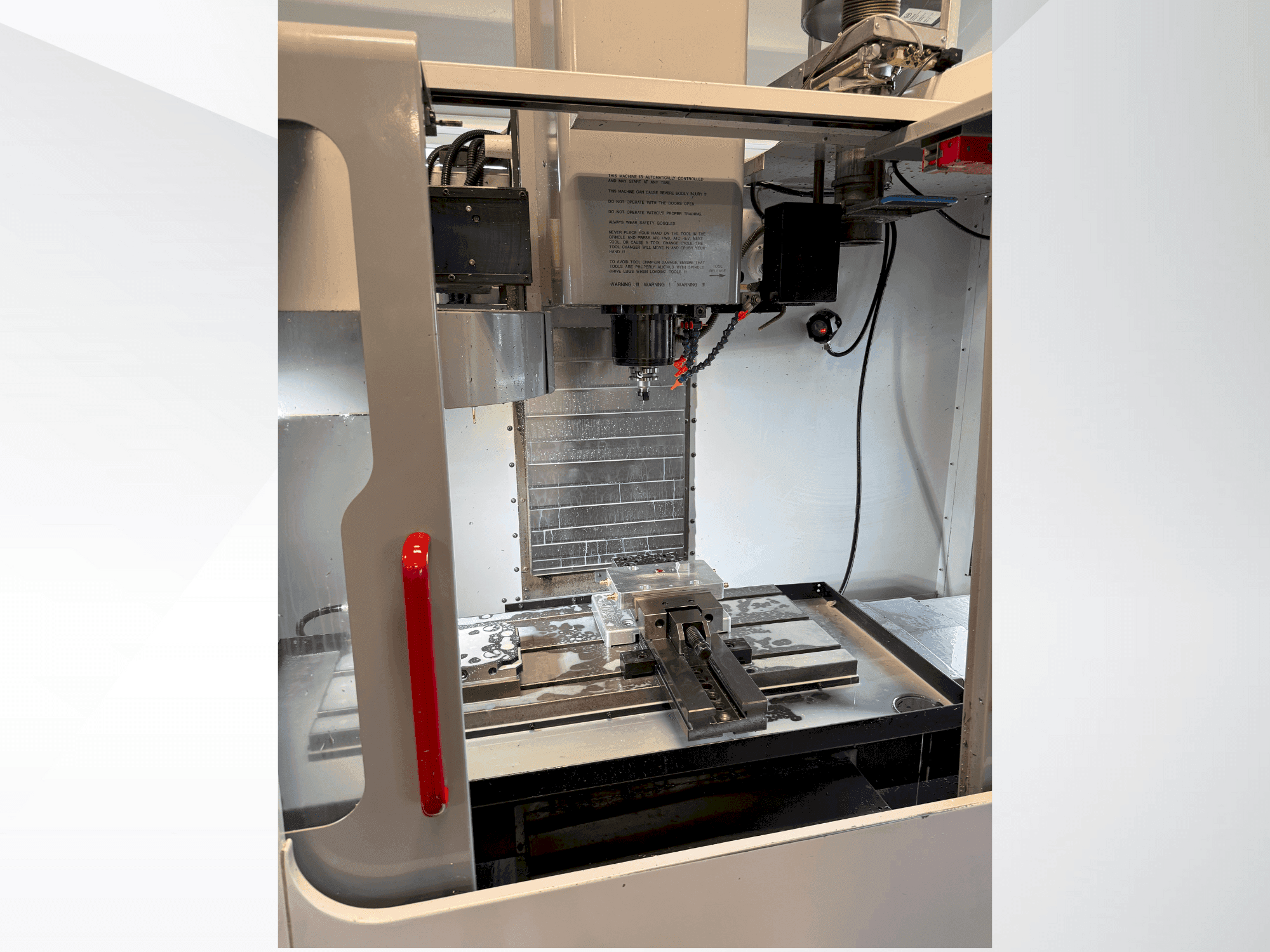 Вид станка HAAS VF-2DHE спереди