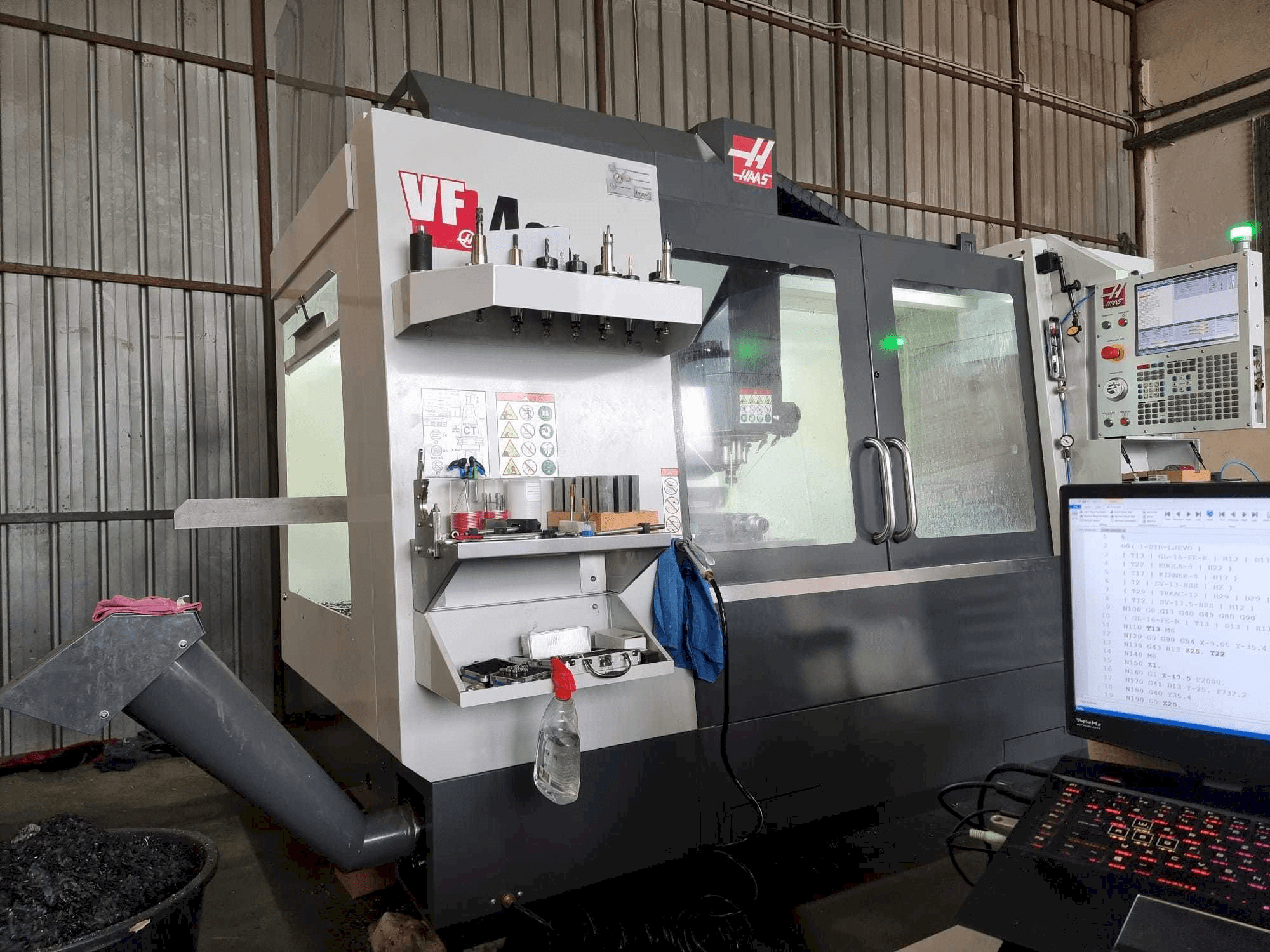 Вид станка HAAS VF4SS спереди